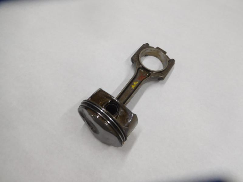 08-14 PORSCHE CAYENNE / PANAMERA (957) 4.8L M48 RIGHT PISTON w/CONNECTING ROD — exact item pictured