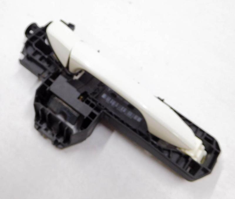 2010-2017 MB GLK250 GLK350 CLS400 CLS550 B250 RIGHT FRONT DOOR HANDLE (WHITE) — exact item pictured