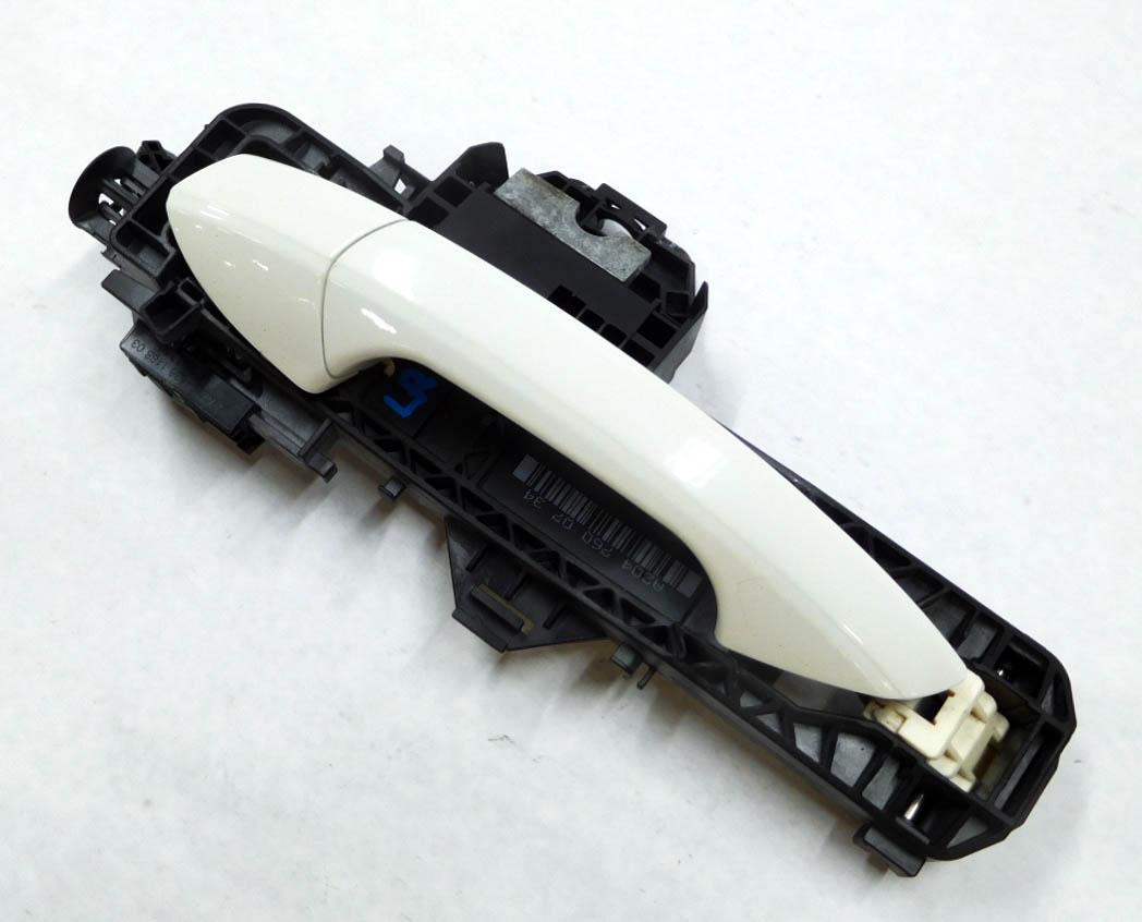 2010 MB GLK350 (X204) LEFT SIDE REAR EXTERIOR DOOR HANDLE (CALCITE WHITE 650U) — exact item pictured