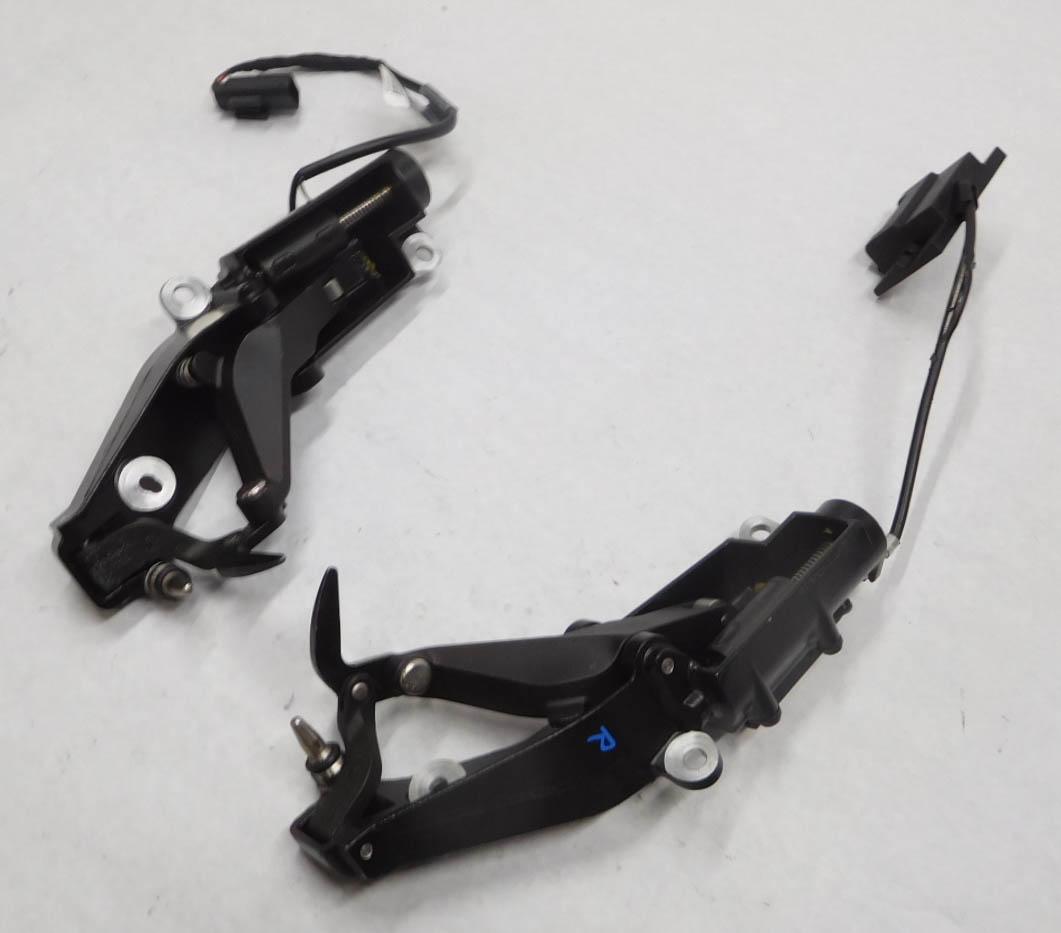 2003 BMW Z4 (E85) CONVERTIBLE TOP LEFT & RIGHT SIDE LOCK LATCH SET (2) — exact item pictured