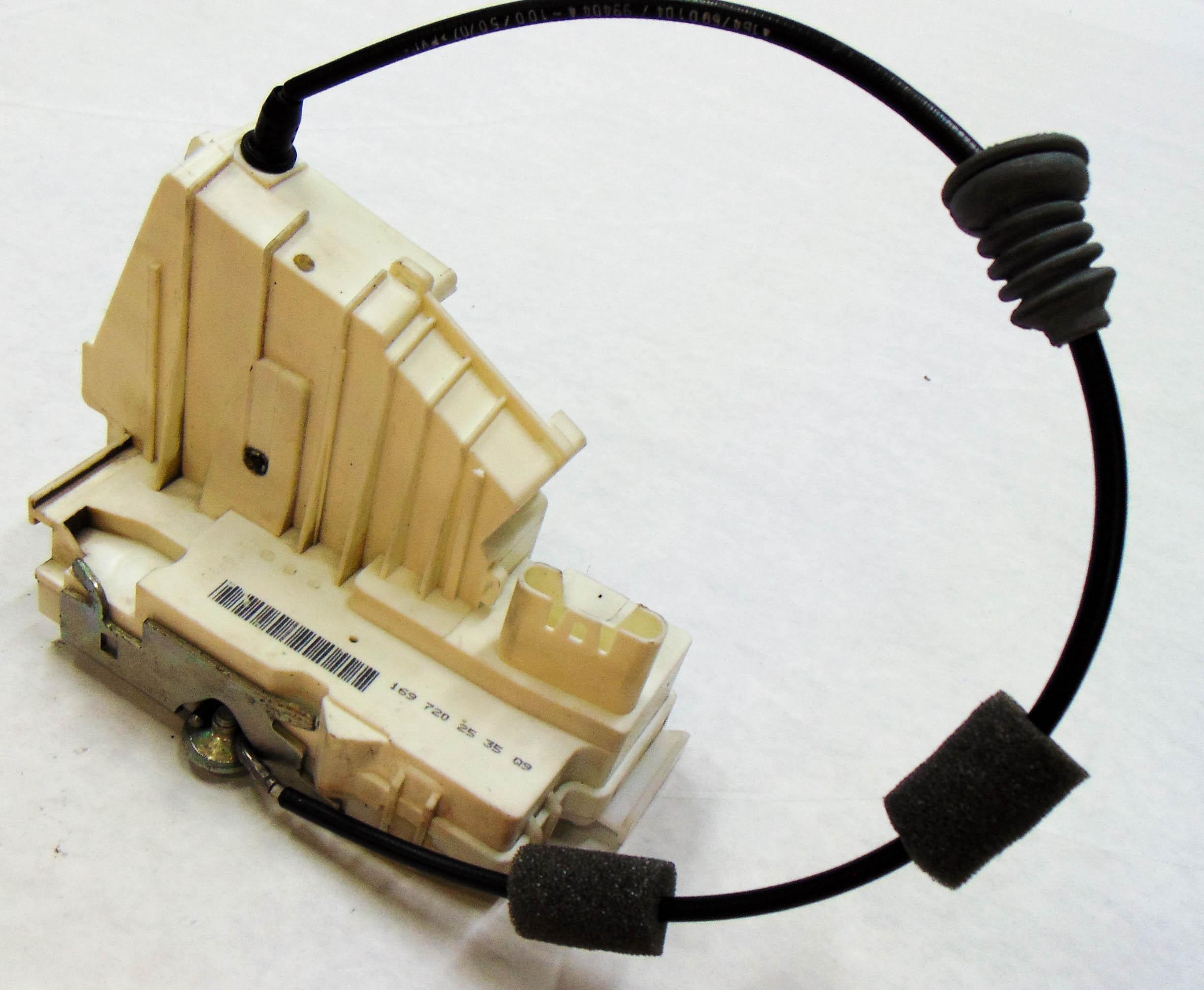 07-12 MB GL320 GL350 GL450 GL550 ML320 ML350 - LEFT FRONT KEYLESS GO DOOR LATCH — exact item pictured