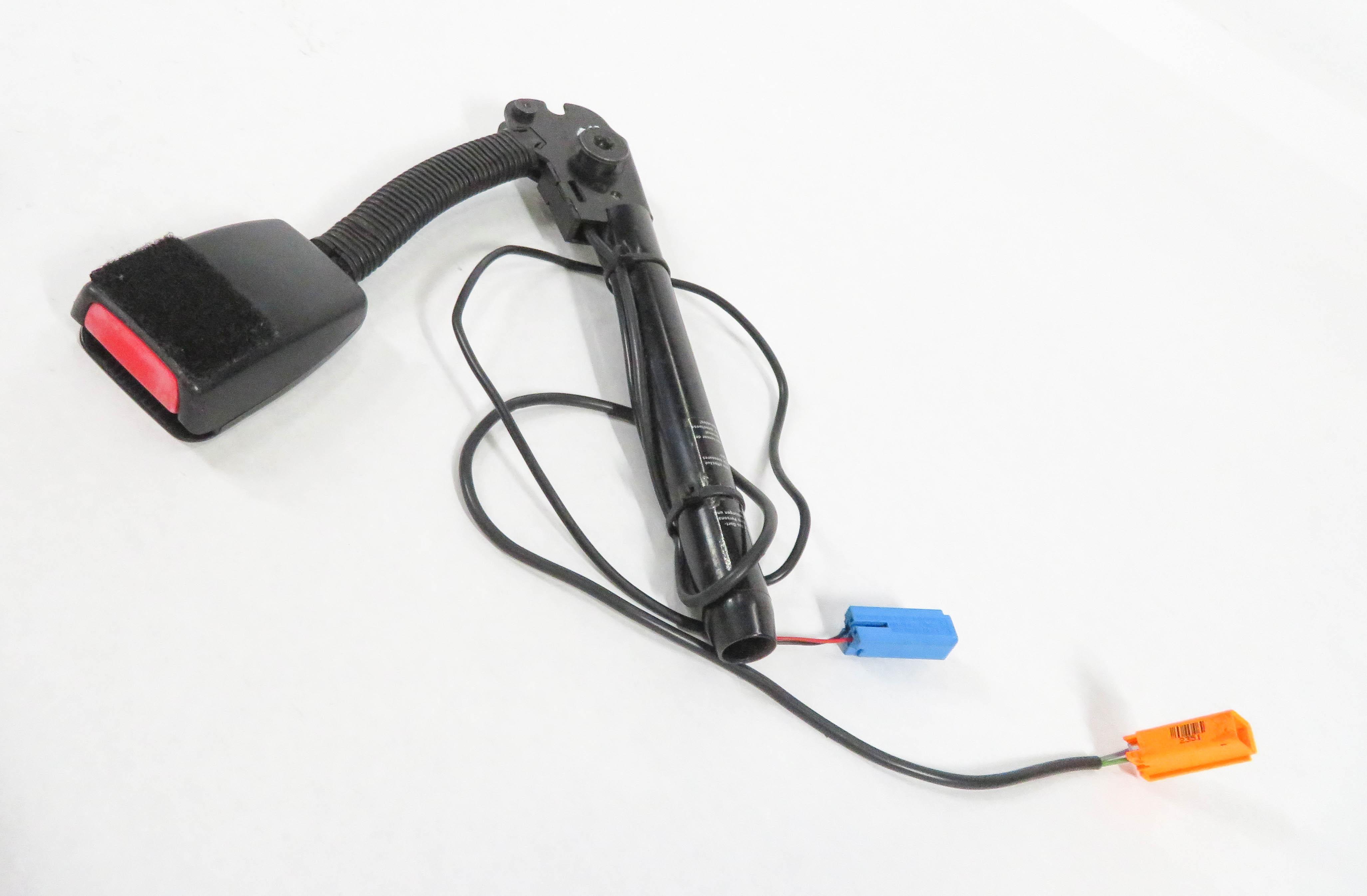2005-2006 RANGE ROVER SPORT (L320) / LR3 RIGHT FRONT SEATBELT RECEIVER (BLACK) — exact item pictured