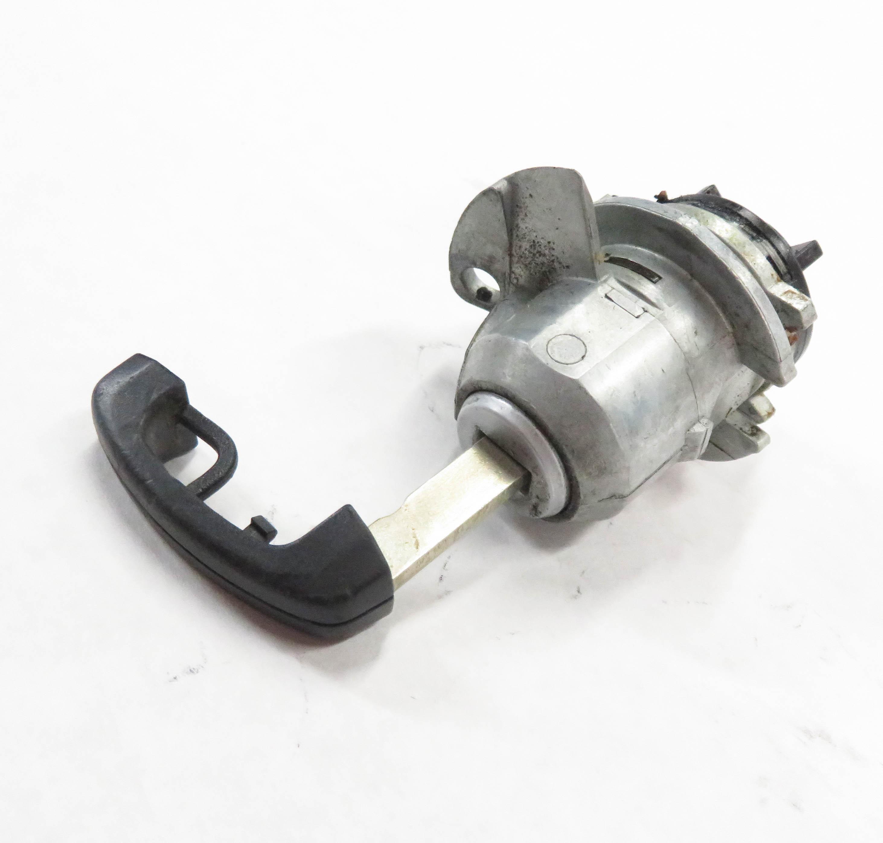 2011 BMW 550iGT (F07) LEFT FRONT DRIVER DOOR HANDLE LOCK CYLINDER w/ KEY — exact item pictured