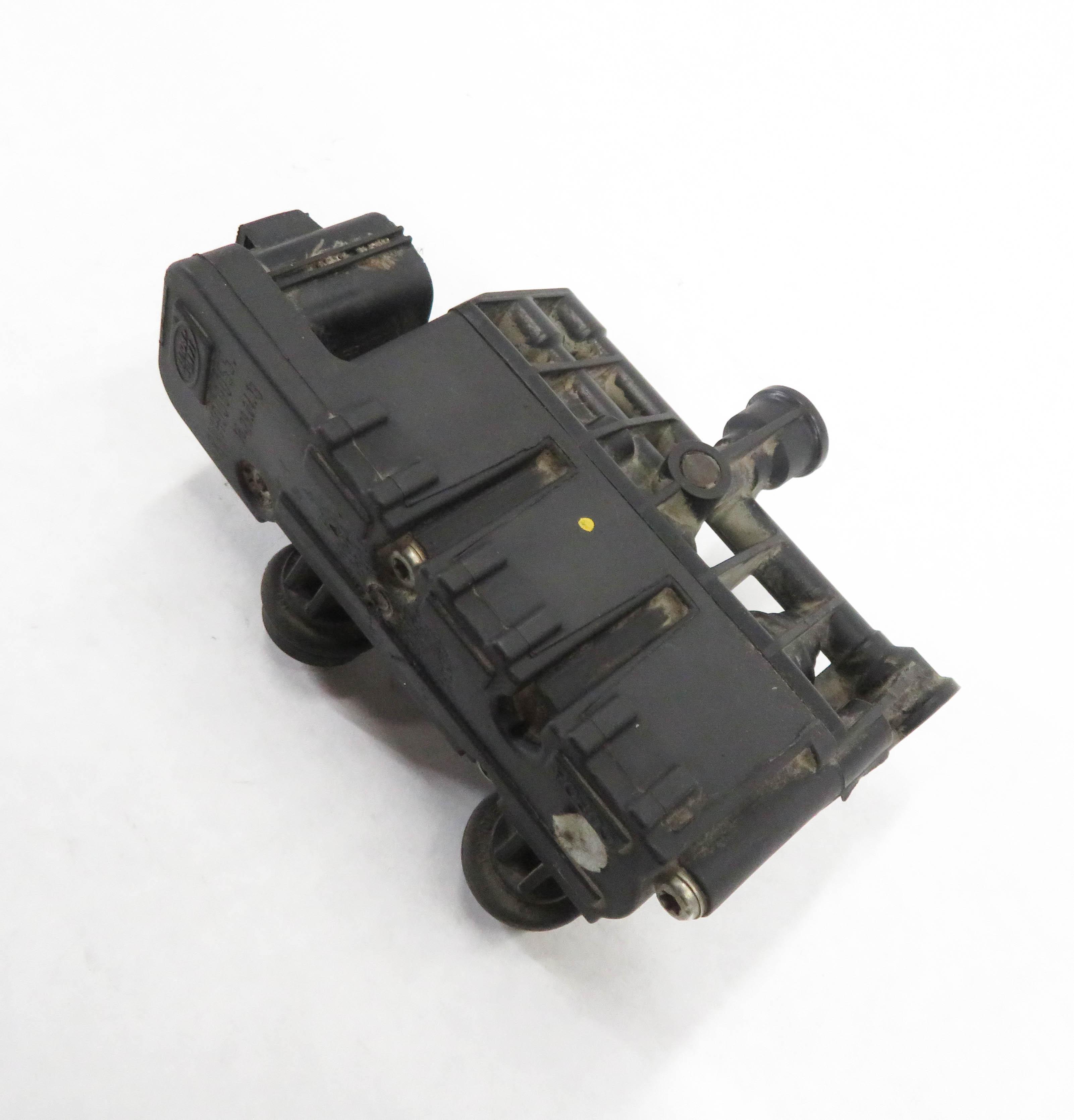 2013 LAND ROVER LR4 - LEFT REAR AIR SUSPENSION PRESSURE RELIEF VALVE BLOCK — exact item pictured