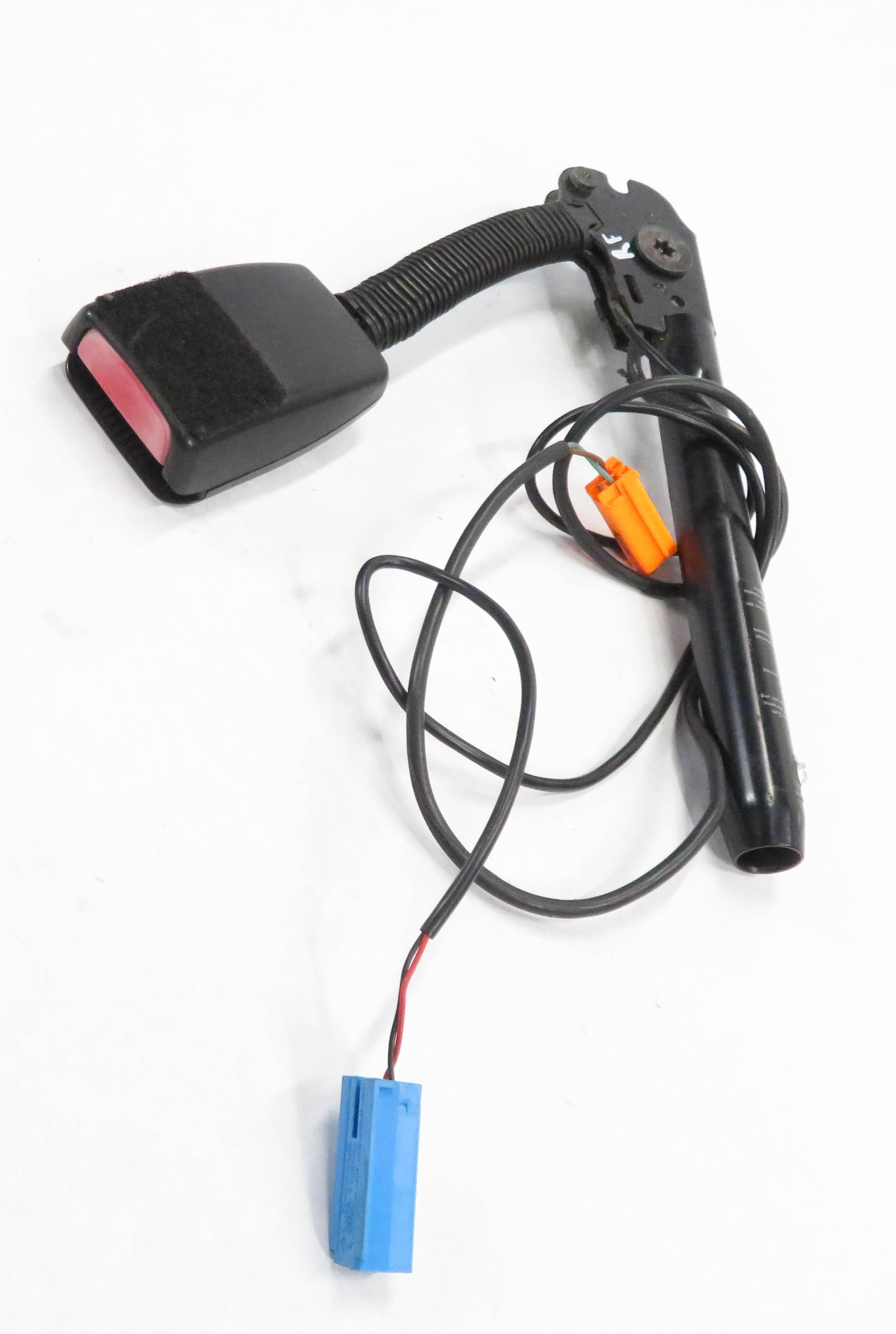 2005-2006 RANGE ROVER SPORT (L320) / LR3 - RIGHT FRONT SEATBELT BUCKLE RECEIVER — exact item pictured
