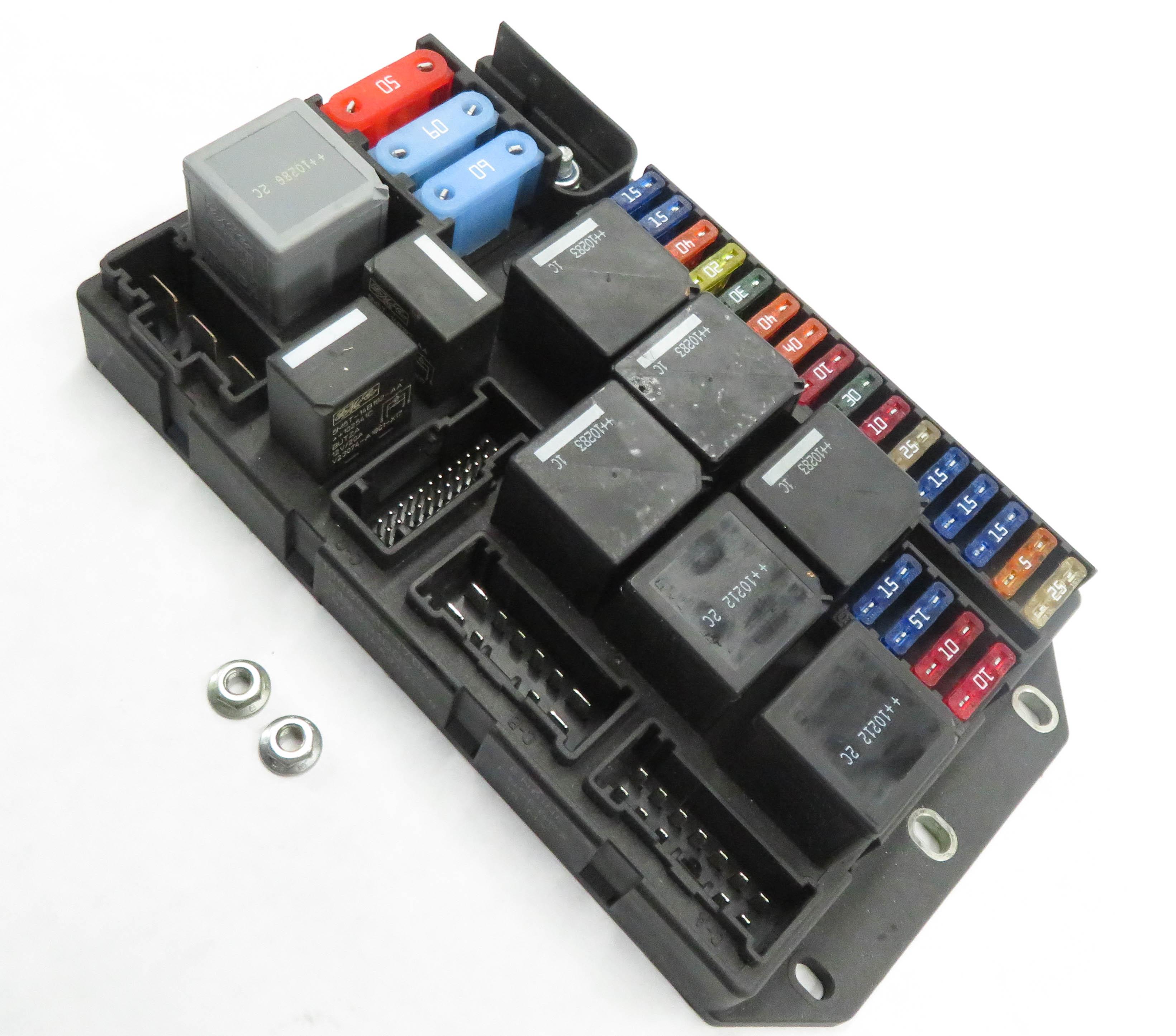 2010-2012 RANGE ROVER (L322) 5.0L SUPERCHARGED ENGINE POWER JUNCTION FUSE BOX — exact item pictured