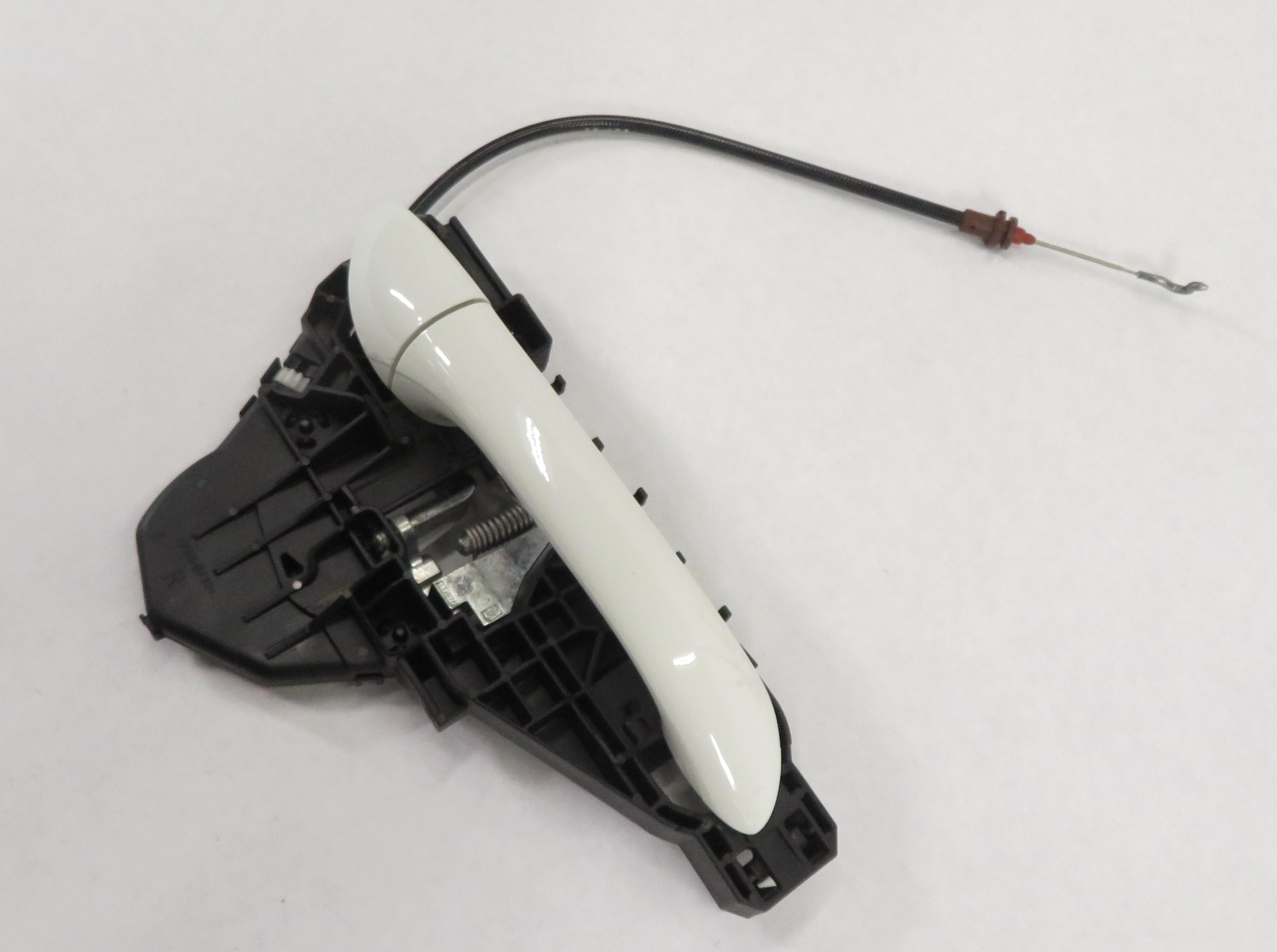 2009 MERCEDES BENZ ML320 (W164) RIGHT FRONT EXTERIOR DOOR HANDLE (CALCITE WHITE) — exact item pictured
