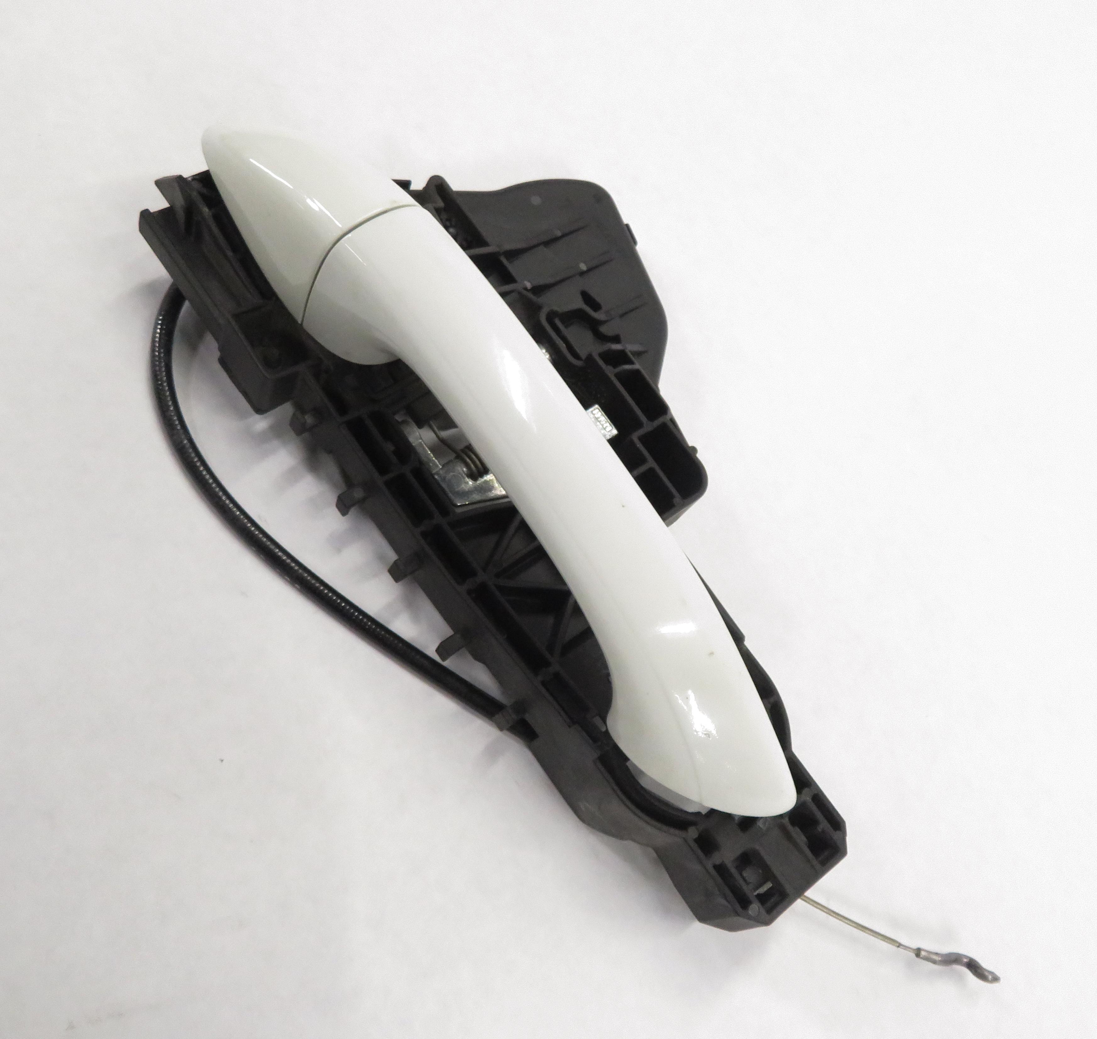 2009 MERCEDES BENZ ML320 (W164) LEFT REAR EXTERIOR DOOR HANDLE (CALCITE WHITE) — exact item pictured