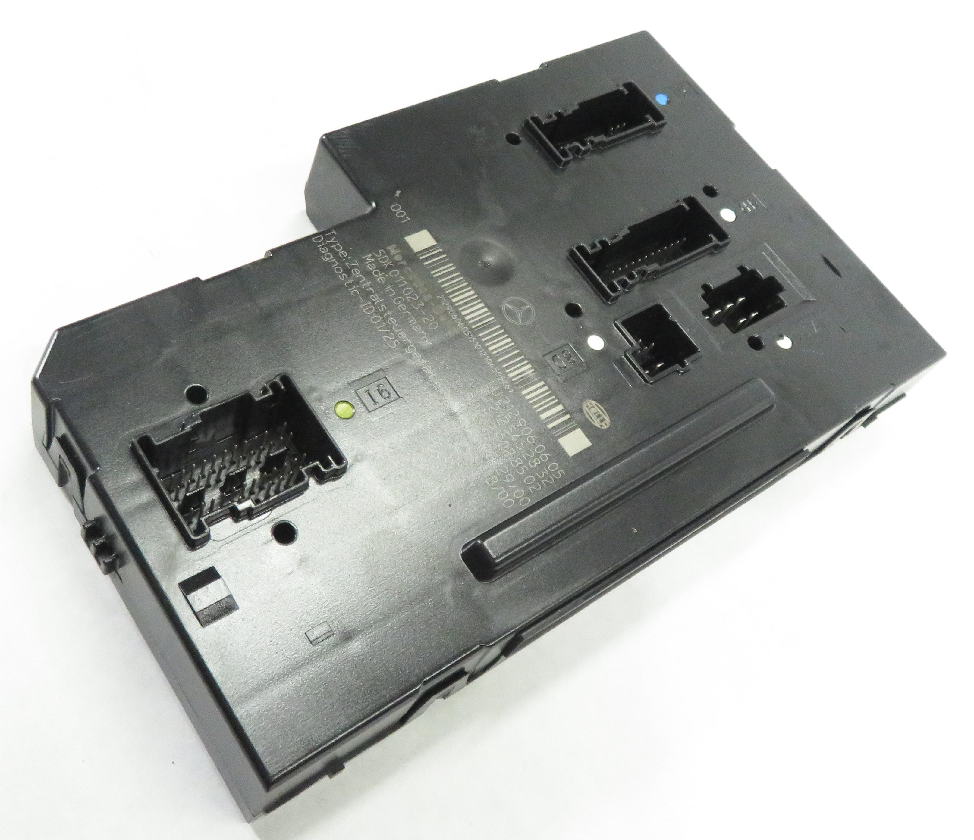 2011 MERCEDES BENZ E350 (W212) REAR SIGNAL ACQUISITION MODULE SAM — exact item pictured