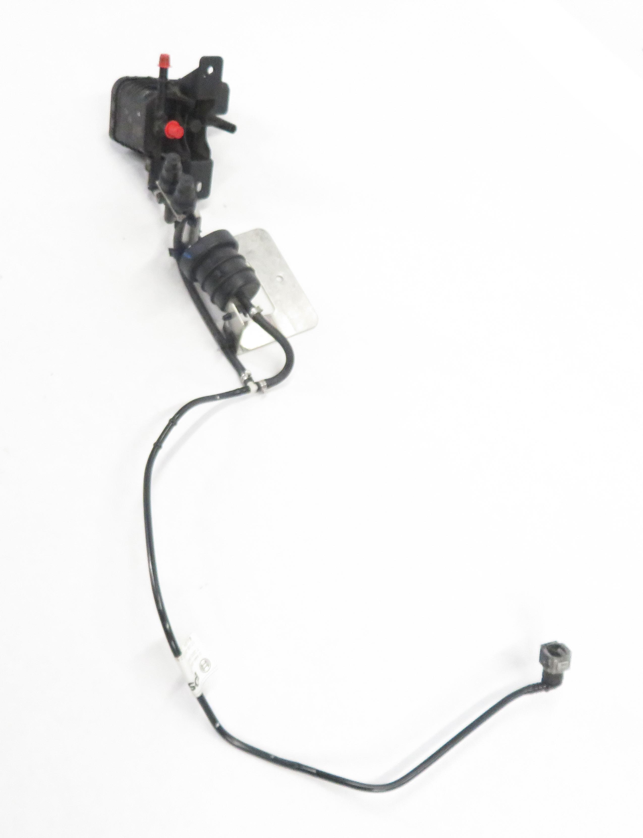 2011 BMW X5 (E70) 3.0L M57Y ENGINE DEF DIESEL EMISSION FLUID TRANSFER PUMP — exact item pictured