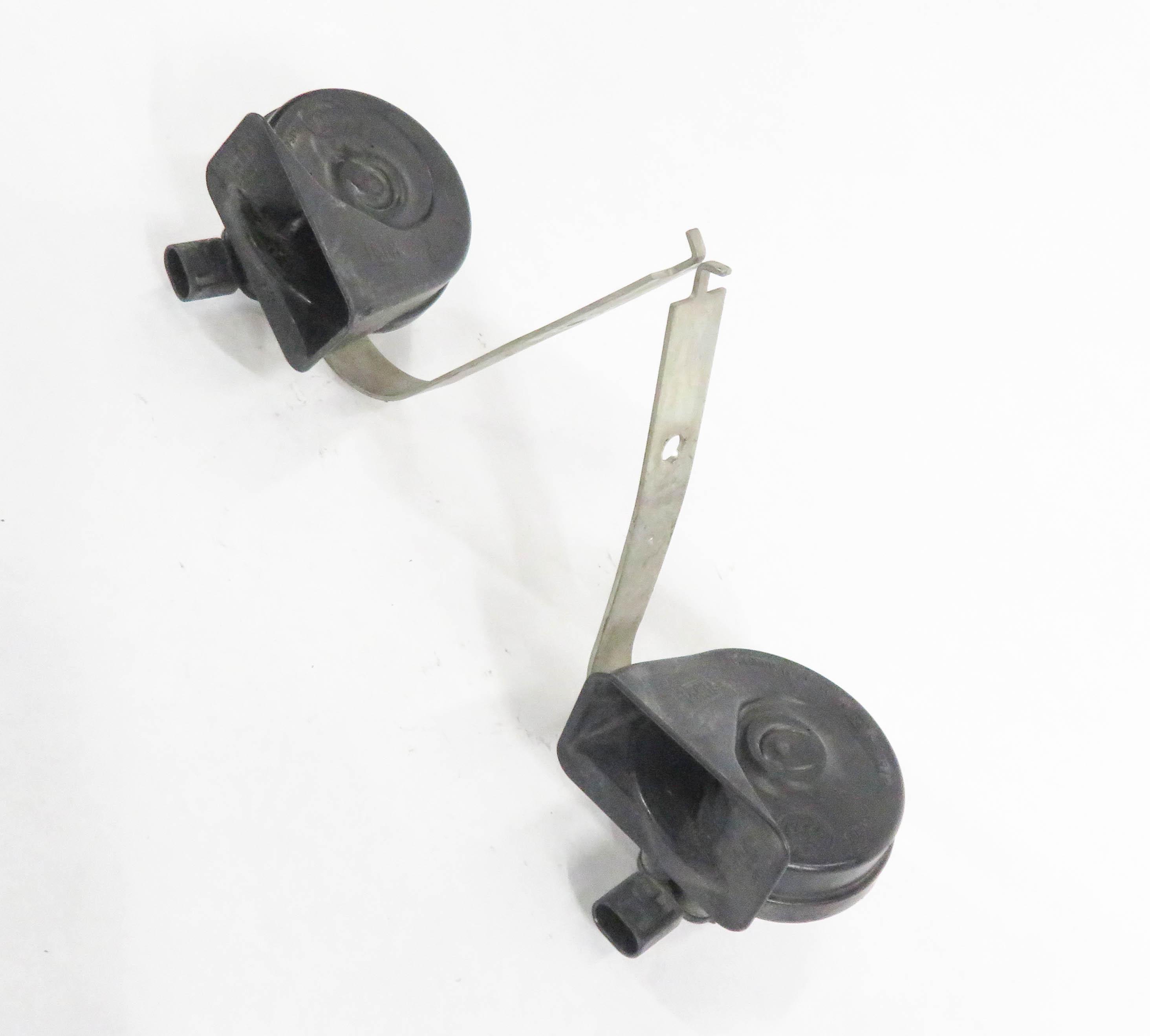 2007-2011 BMW X5 X6 (E70 E71) HIGH & LOW TONE NOTE EMERGENCY SAFETY HORN SET (2) — exact item pictured