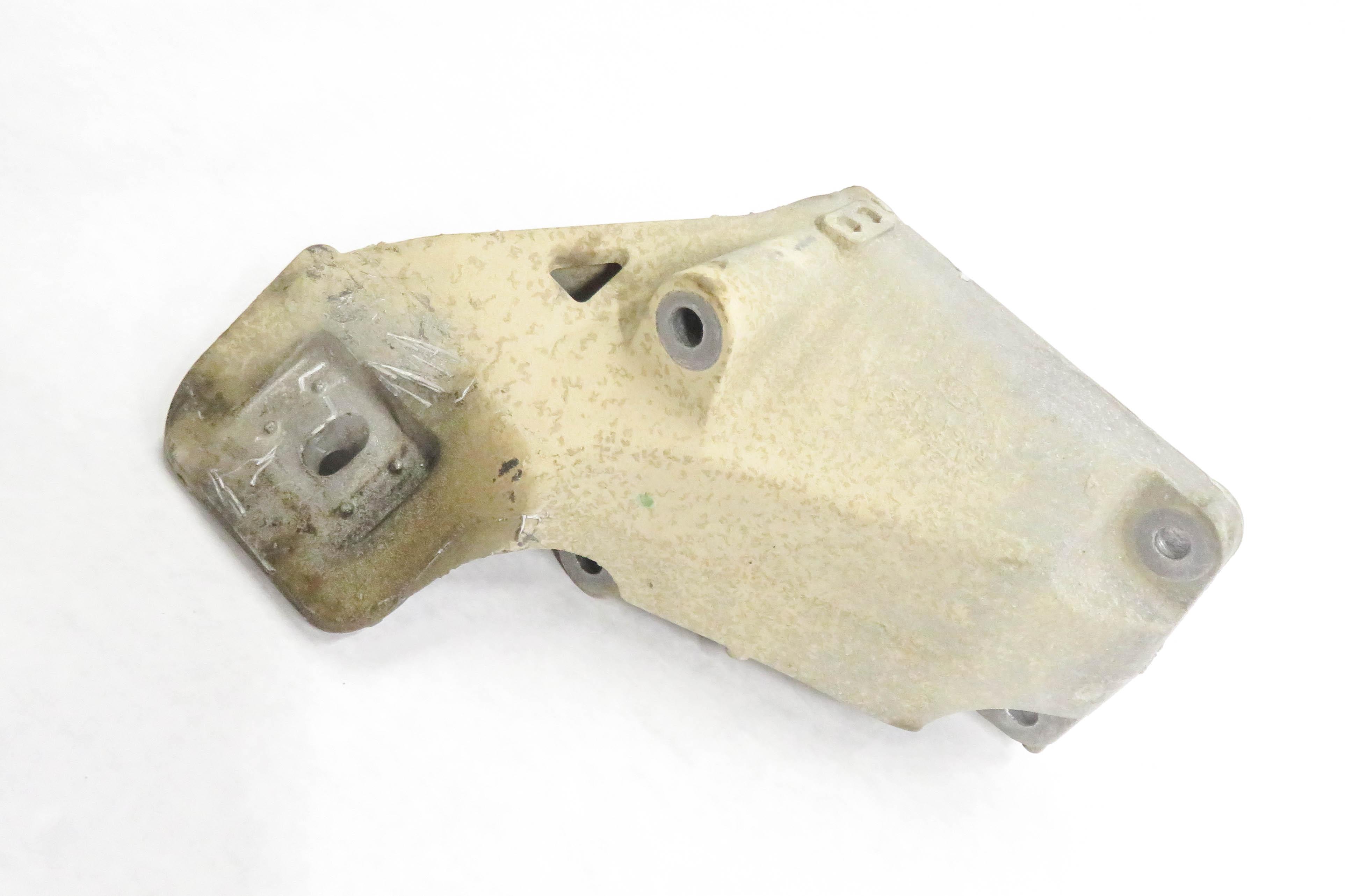 2011 LAND ROVER LR4 - 5.0L AJ133 V8 MOTOR LEFT DRIVER SIDE ENGINE MOUNT BRACKET — exact item pictured