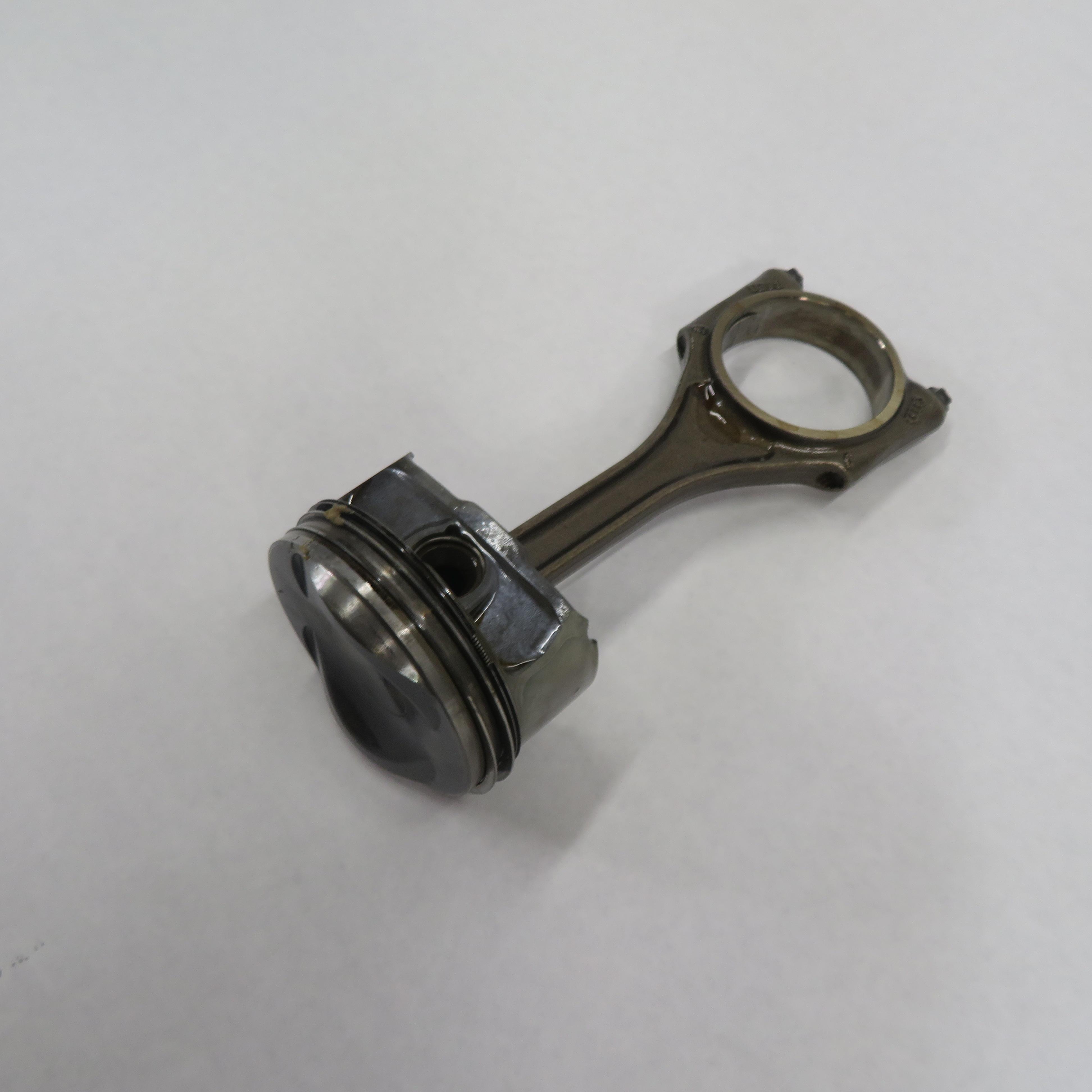08-12 AUDI A4 A5 A6 Q5 (B8 8K 8T 8R C7) 3.2L FSI ENGINE - RIGHT PISTON w/ ROD — exact item pictured