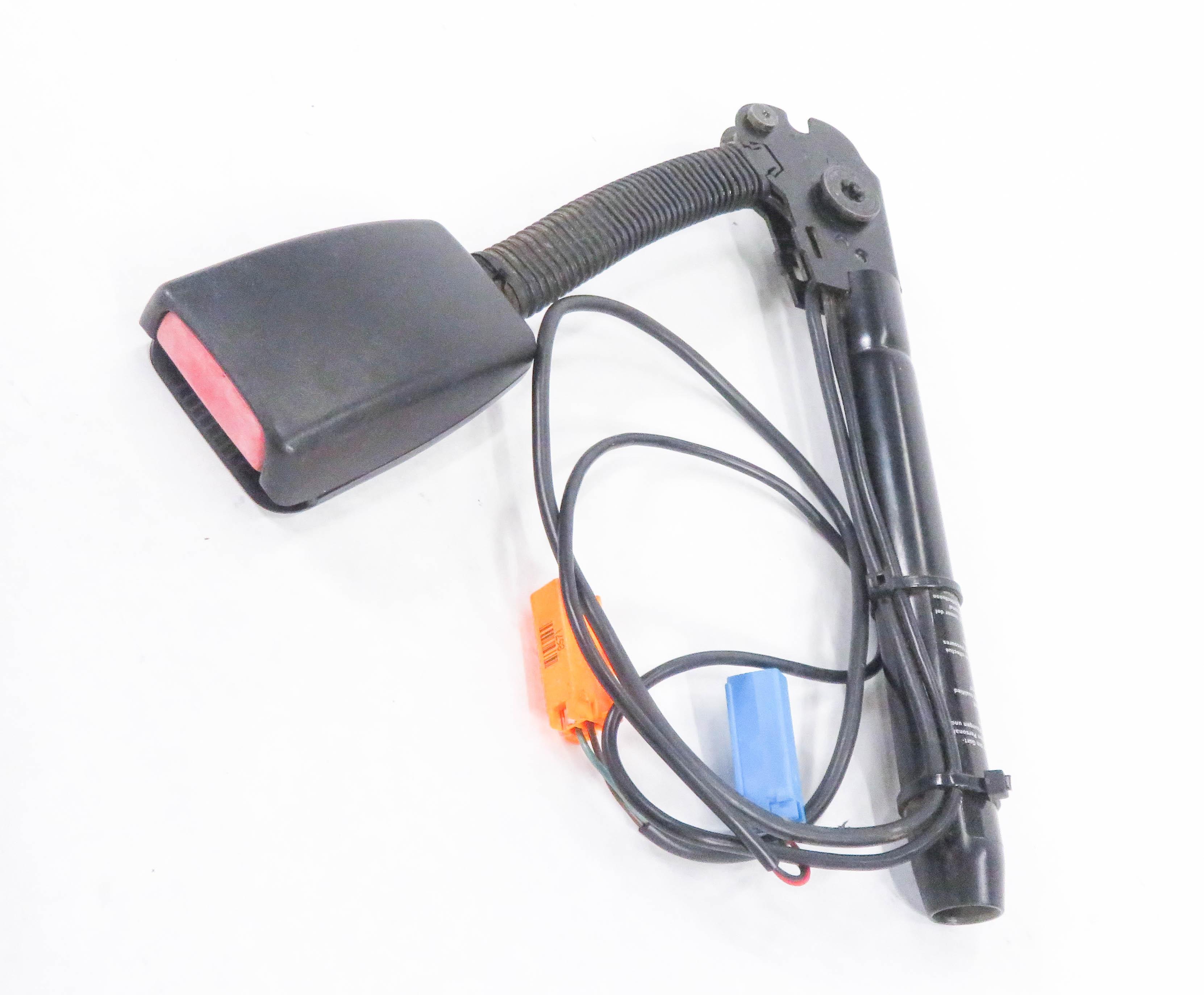 2005-2006 RANGE ROVER SPORT (L320) / LR3 - RIGHT FRONT SEATBELT BUCKLE RECEIVER — exact item pictured