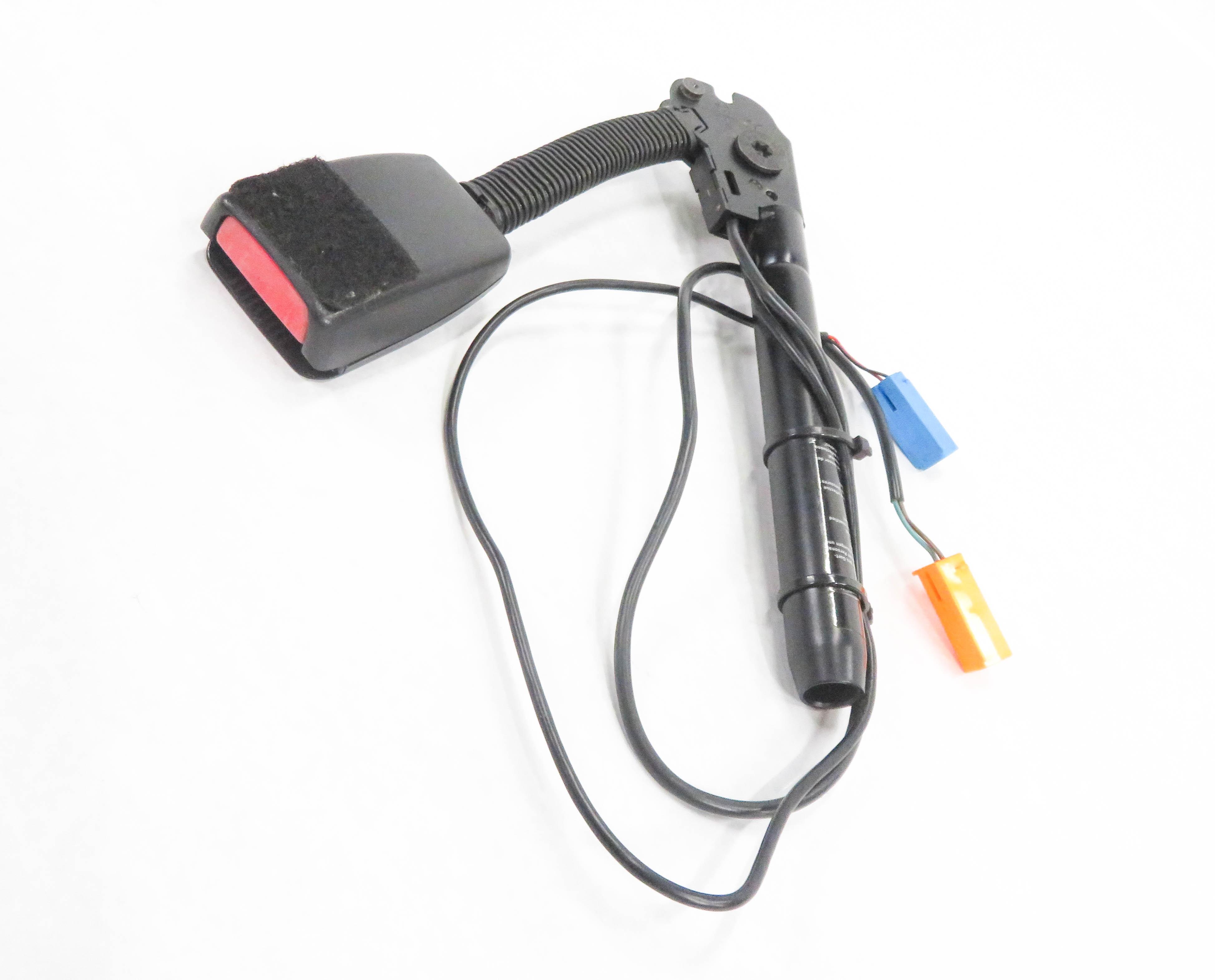 2005-2006 RANGE ROVER SPORT (L320) / LR3 - RIGHT FRONT SEATBELT BUCKLE RECEIVER — exact item pictured