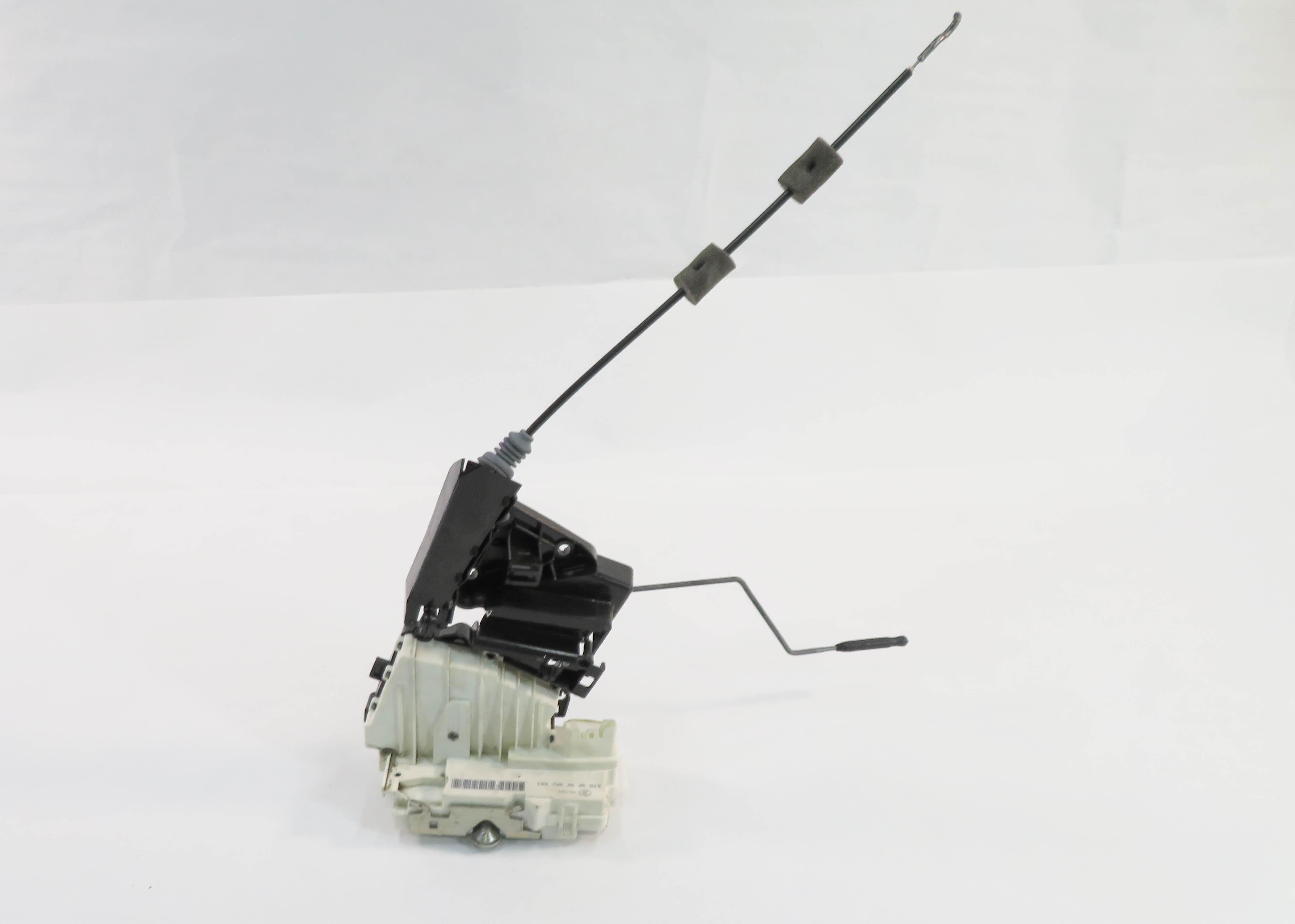 06-12 MB GL320 GL450 GL550 GL350 ML500 ML350 ML320 - LEFT FRONT DOOR LOCK LATCH — exact item pictured
