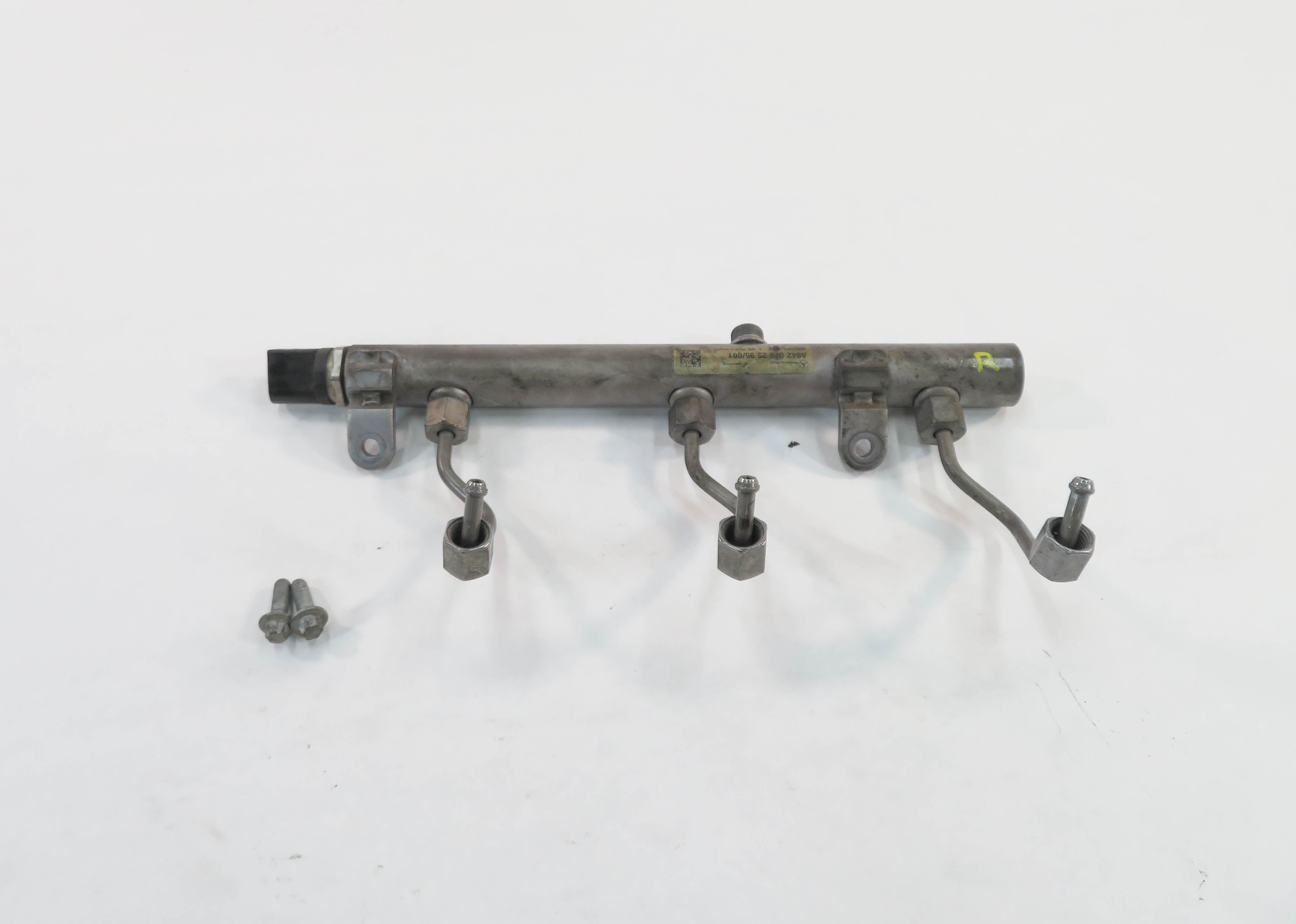 2010 MERCEDES BENZ ML350 (W164) 3.0L OM642 DIESEL ENGINE - RIGHT FUEL RAIL — exact item pictured