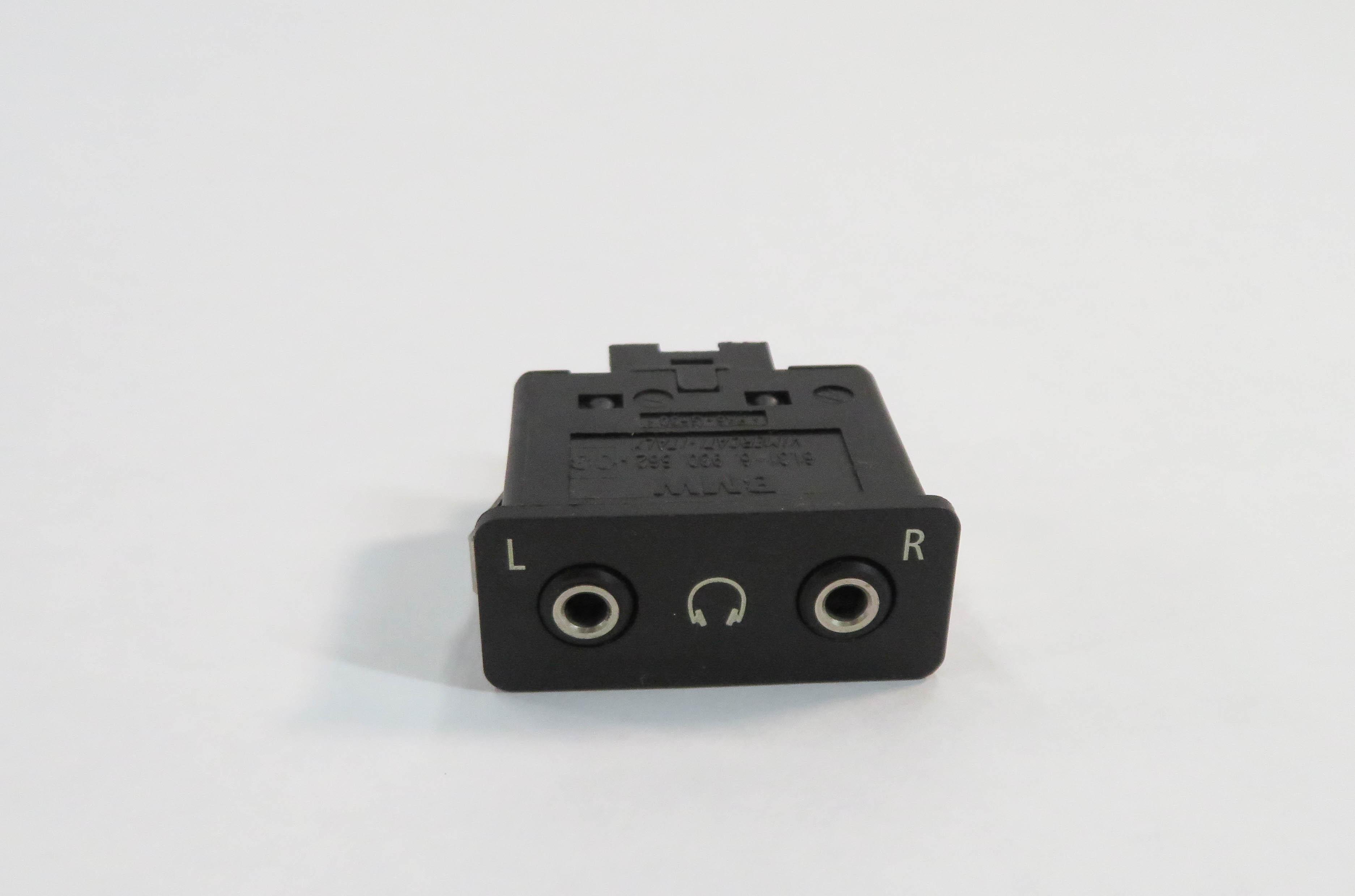 2009 BMW X5 (E70) REAR MEDIA AUDIO HEADPHONE JACK — exact item pictured