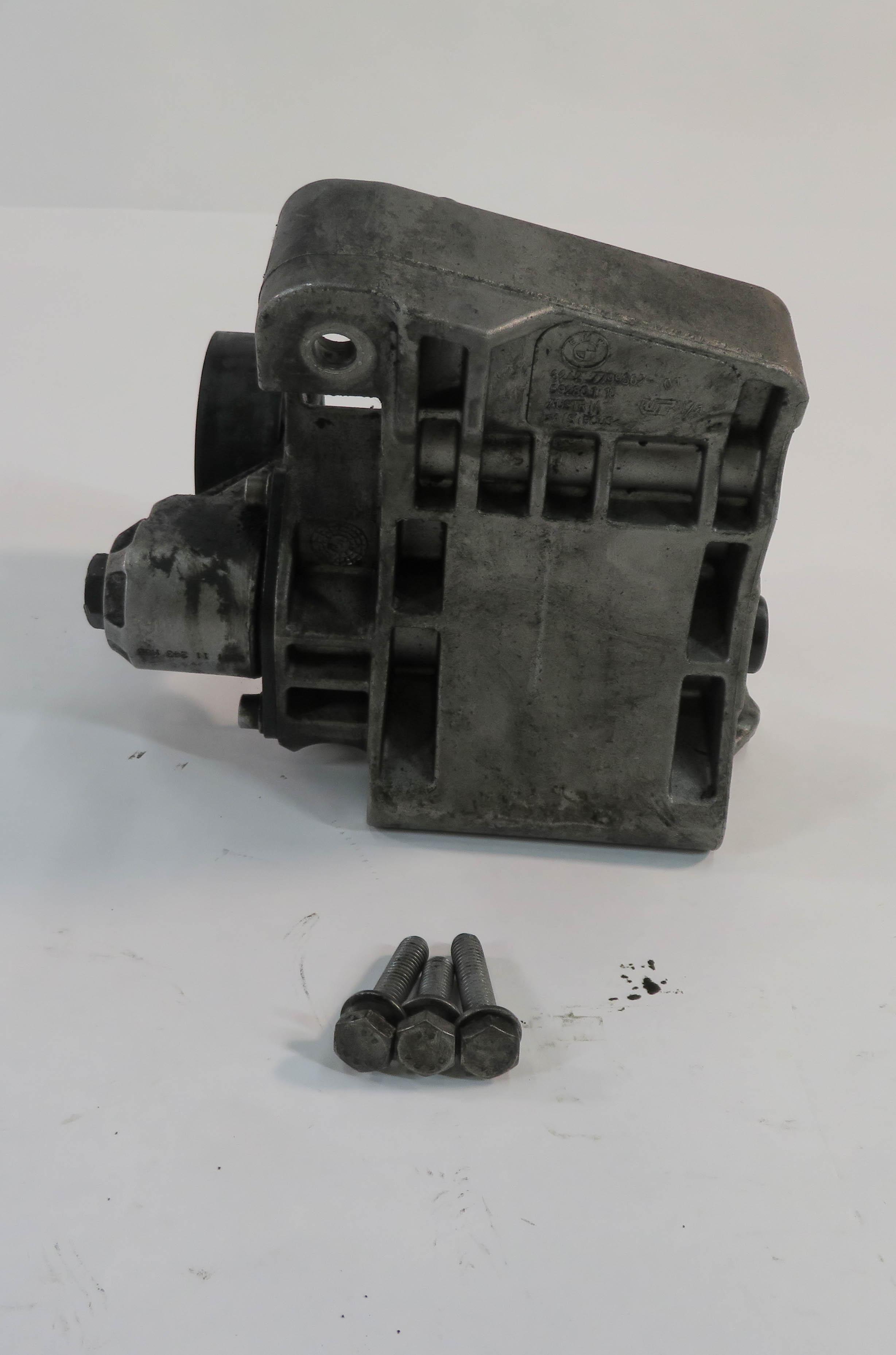 2009 BMW X5 (E70) 3.0L M57Y DIESEL ENGINE - POWER STEERING PUMP MOUNT BRACKET — exact item pictured