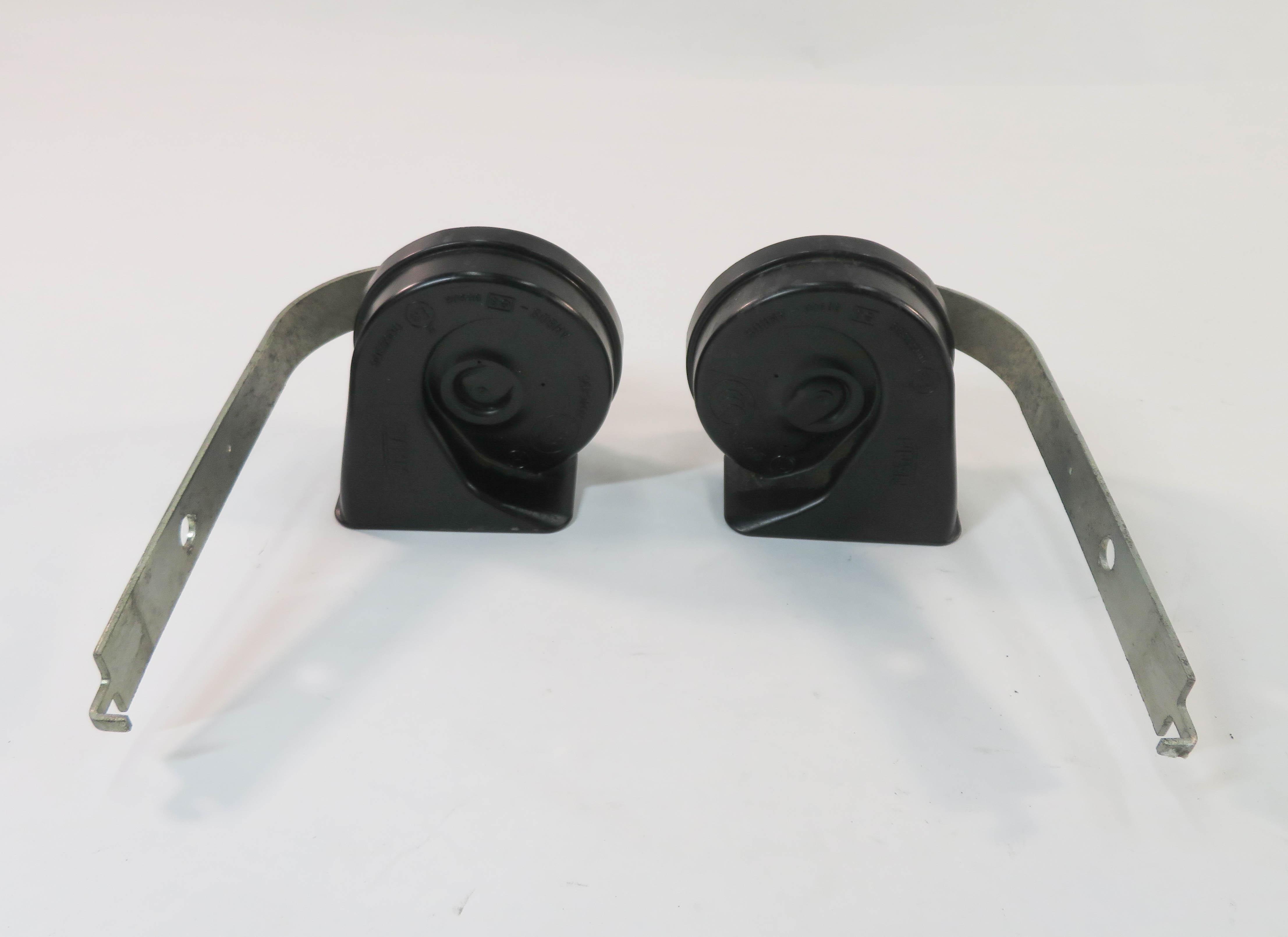 2007-2011 BMW X5 X6 (E70 E71) HIGH & LOW TONE NOTE EMERGENCY SAFETY HORN SET — exact item pictured