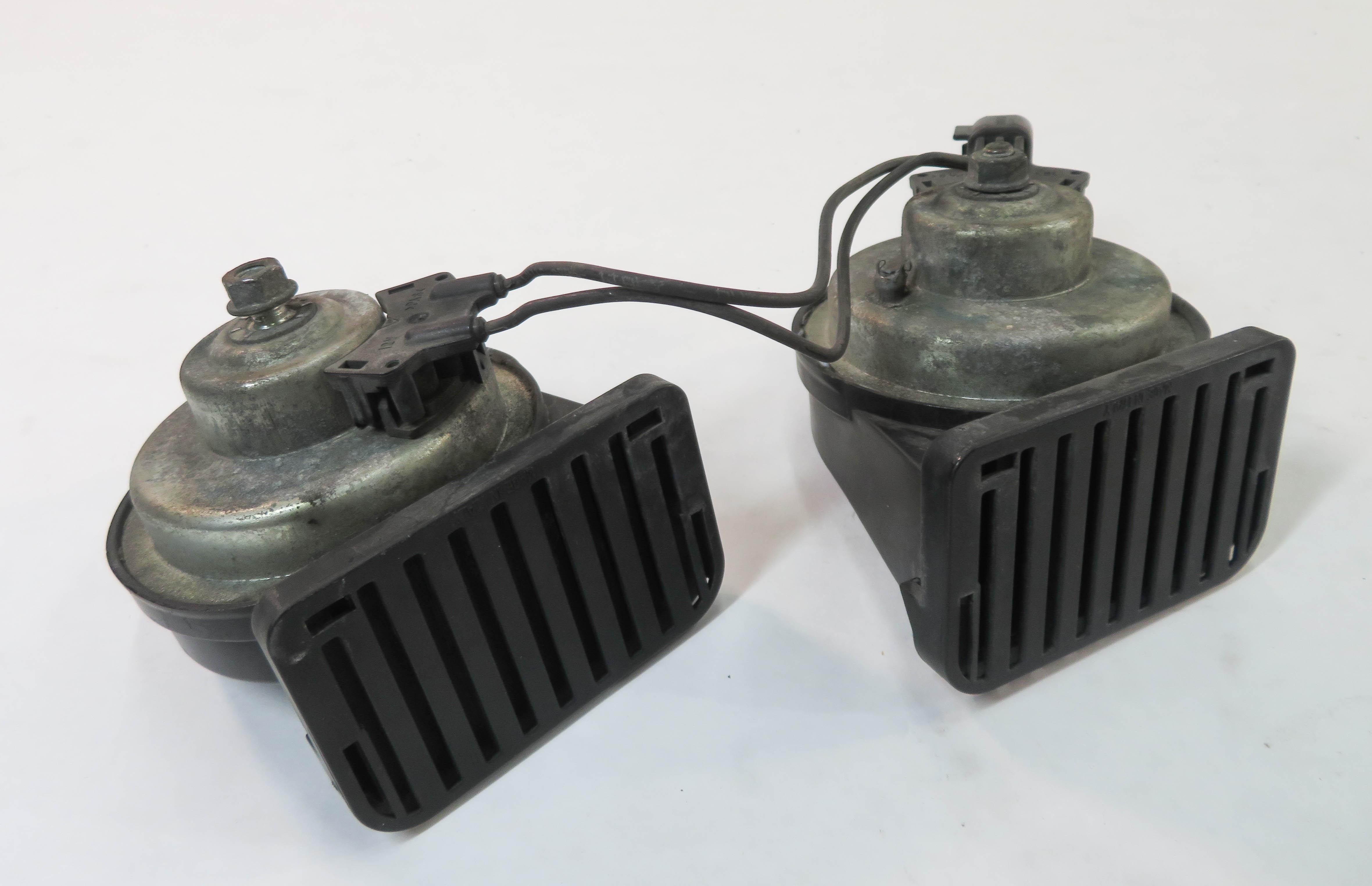 2010-2016 LAND ROVER LR4 / RANGE ROVER SPORT / HIGH & LOW TONE SAFETY HORN SET-2 — exact item pictured