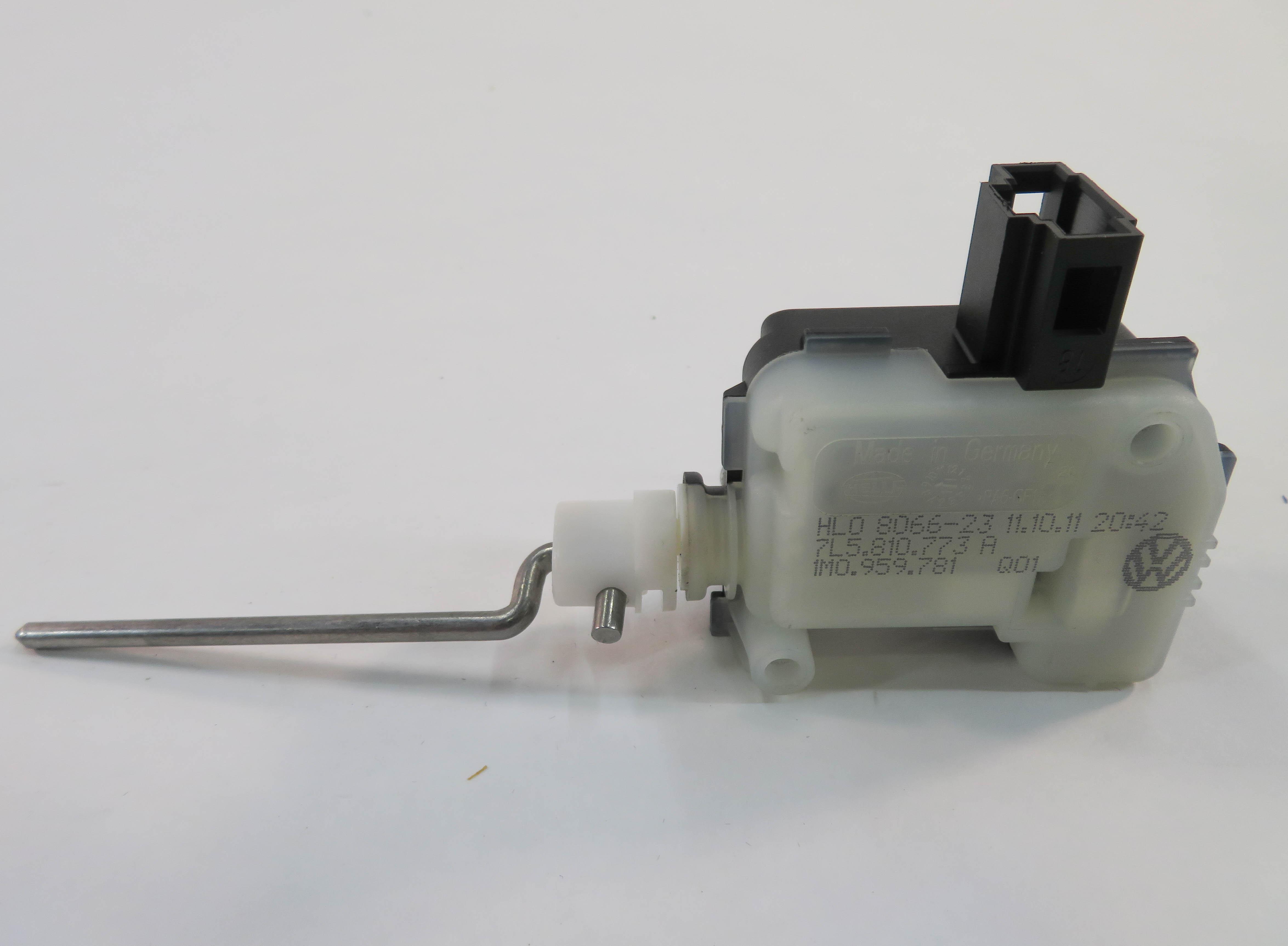 2012 PORSCHE PANAMERA (970 G1) FUEL TANK DOOR ACTUATOR SERVO MOTOR — exact item pictured
