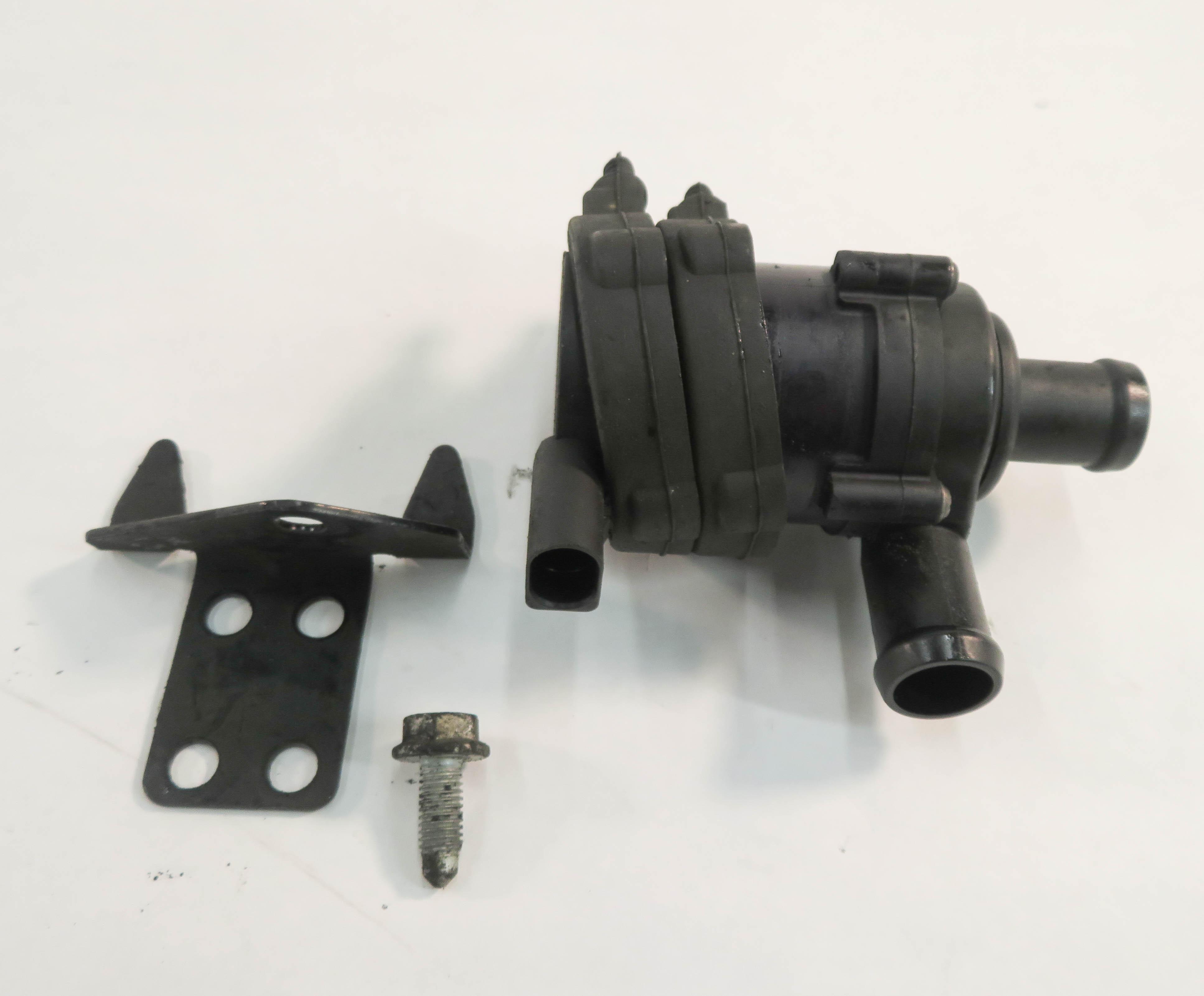 2010 AUDI Q7 (4L) 3.0L CATA DIESEL ENGINE AUX AUXILIARY WATER PUMP — exact item pictured
