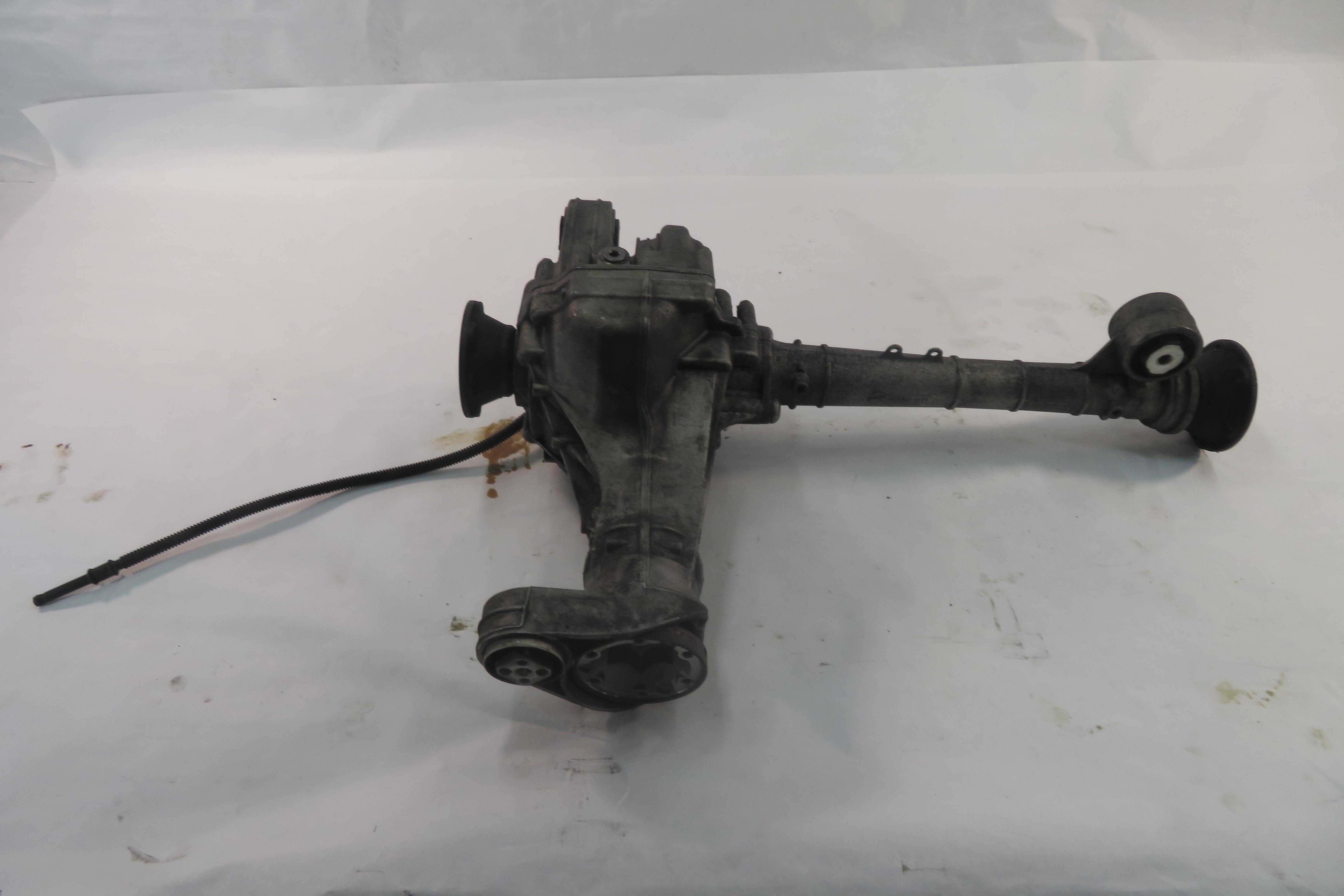 2009-2010 VW TOUAREG / AUDI Q7 (4L) 3.0L - FRONT DIFFERENTIAL GEAR CARRIER — exact item pictured