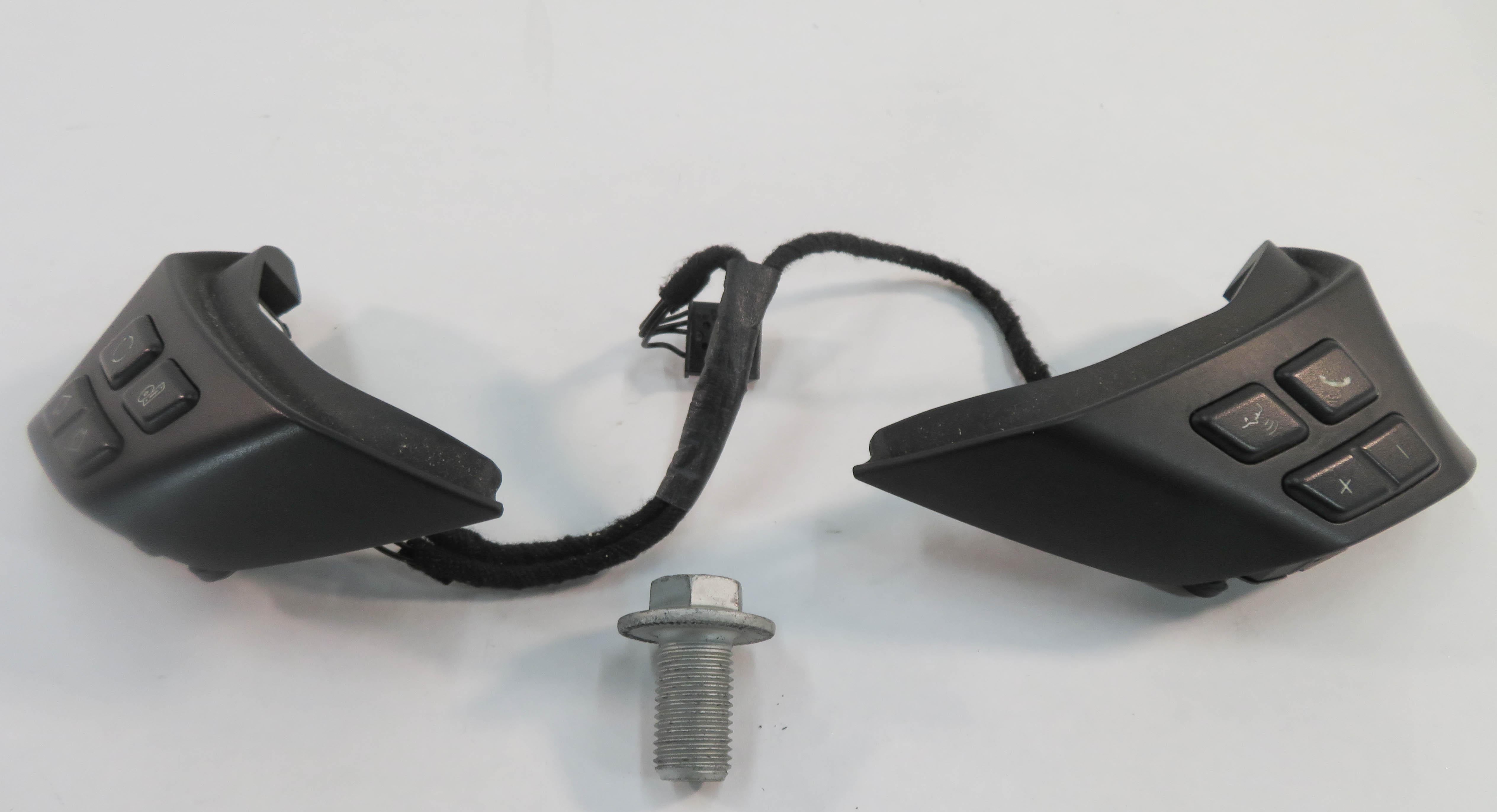 2011 BMW 335i (E90) STEERING SWITCH BUTTON SET-2 — exact item pictured