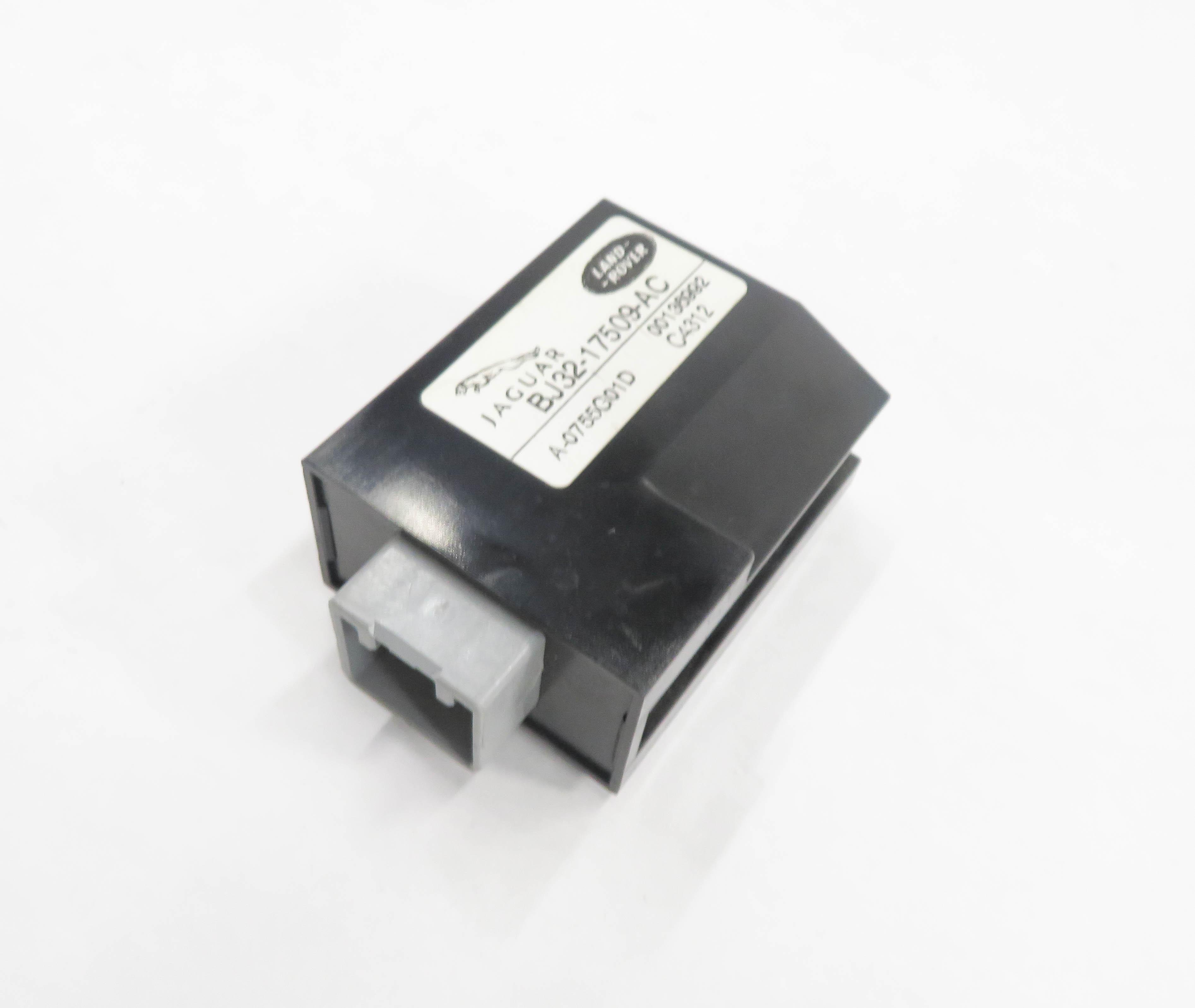 2013 RANGE ROVER EVOQUE (L538) WINDSHILED WIPER RELAY MODULE — exact item pictured