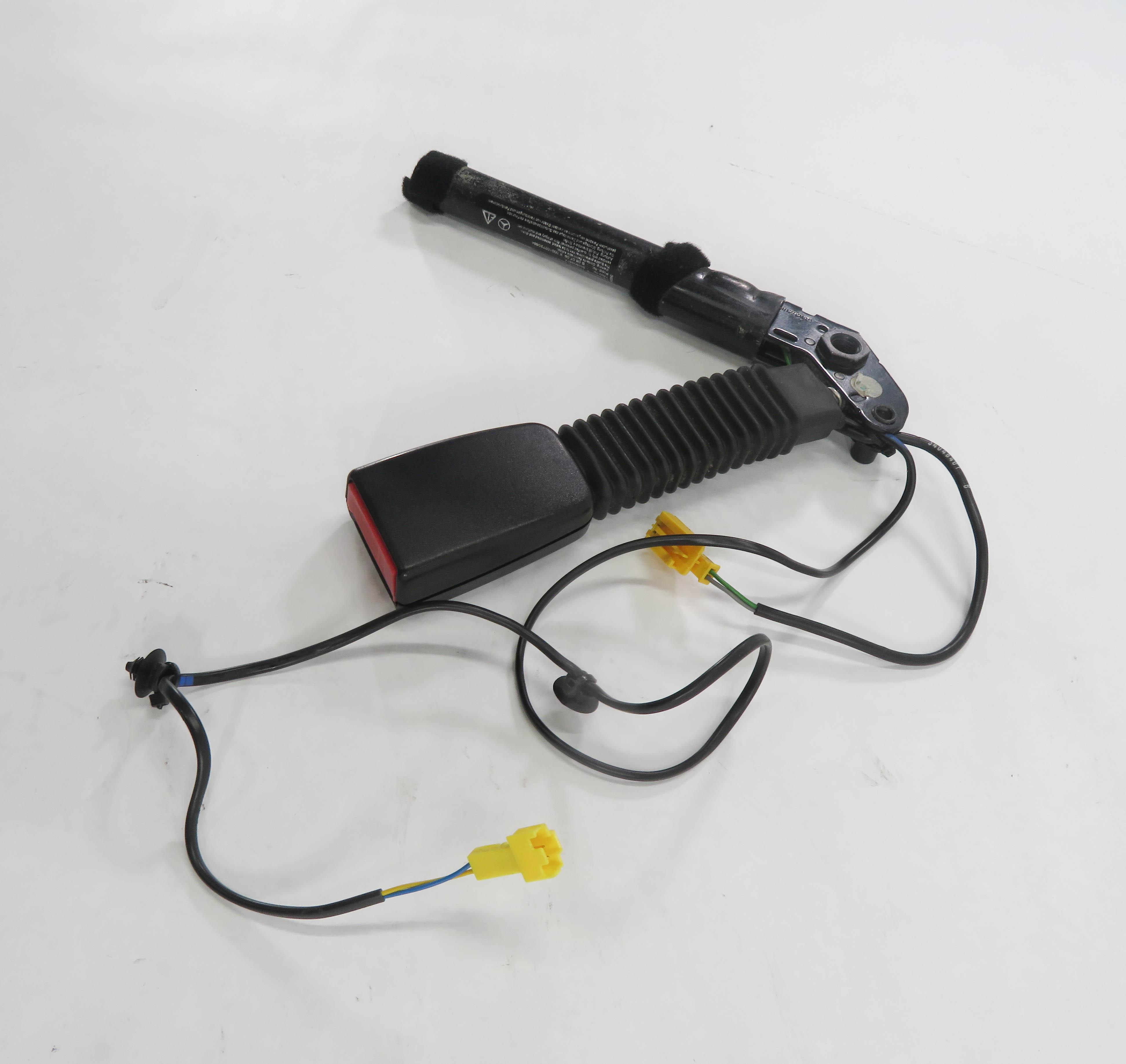 2009-2011 MERCEDES CLS550 CLS63 AMG (W219) LEFT FRONT DRIVER SEATBELT RECEIVER — exact item pictured