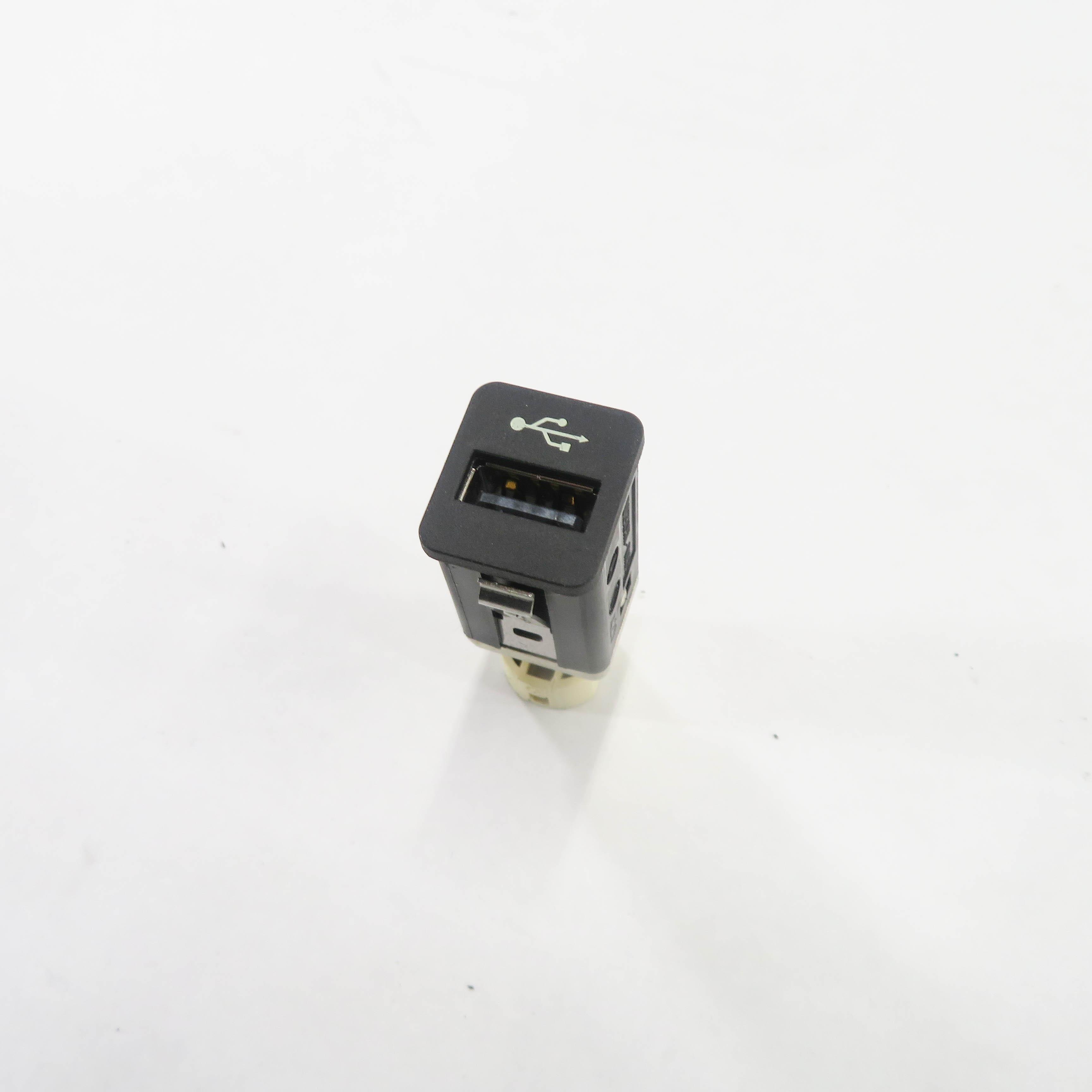 2011 BMW ACTIVEHYBRID 7 (F04) USB PLUG CHARGINE PORT — exact item pictured
