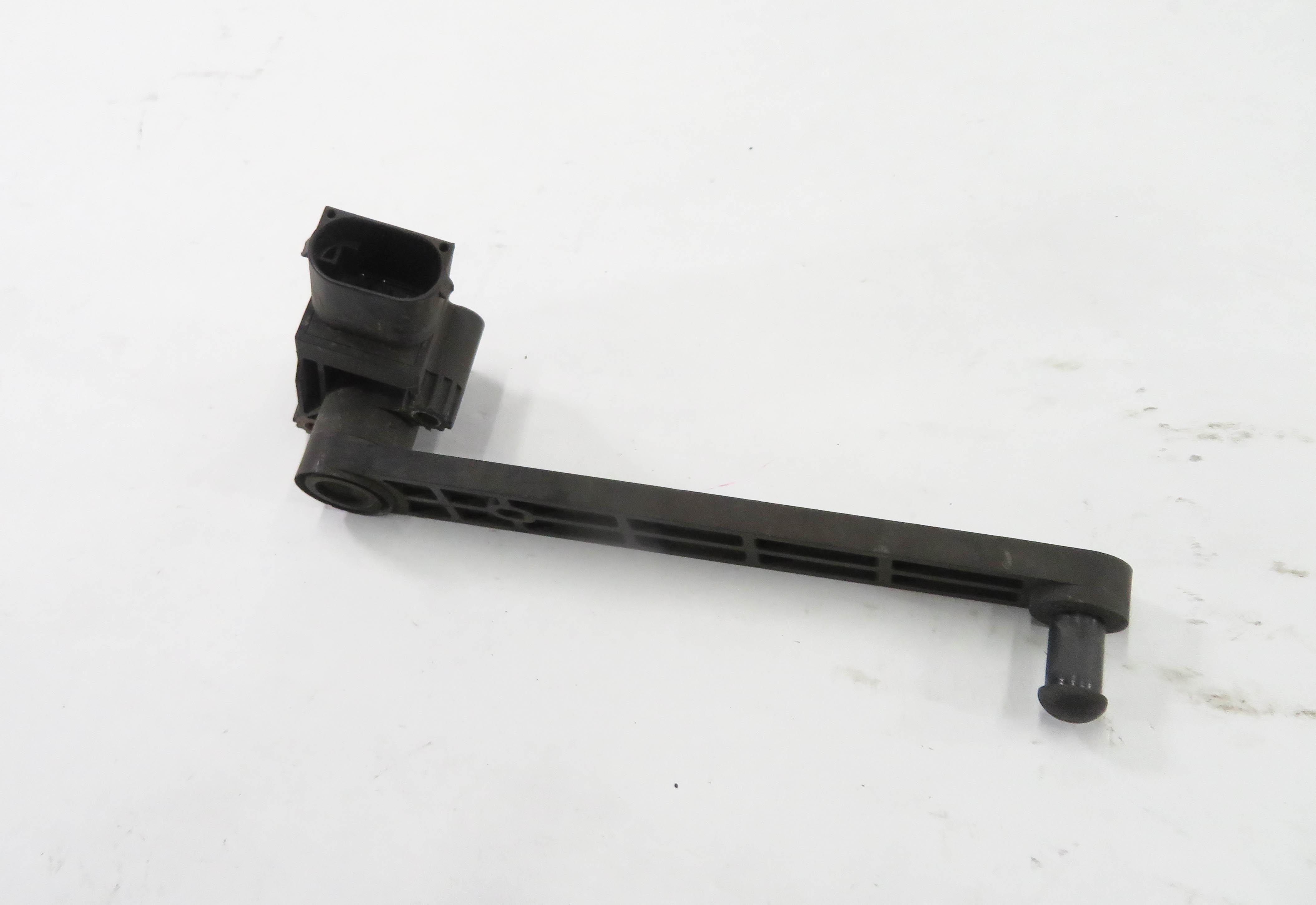 2010 RANGE ROVER (L322) RIGHT PASSENGER REAR SUSPENSION HEIGHT LEVEL SENSOR — exact item pictured