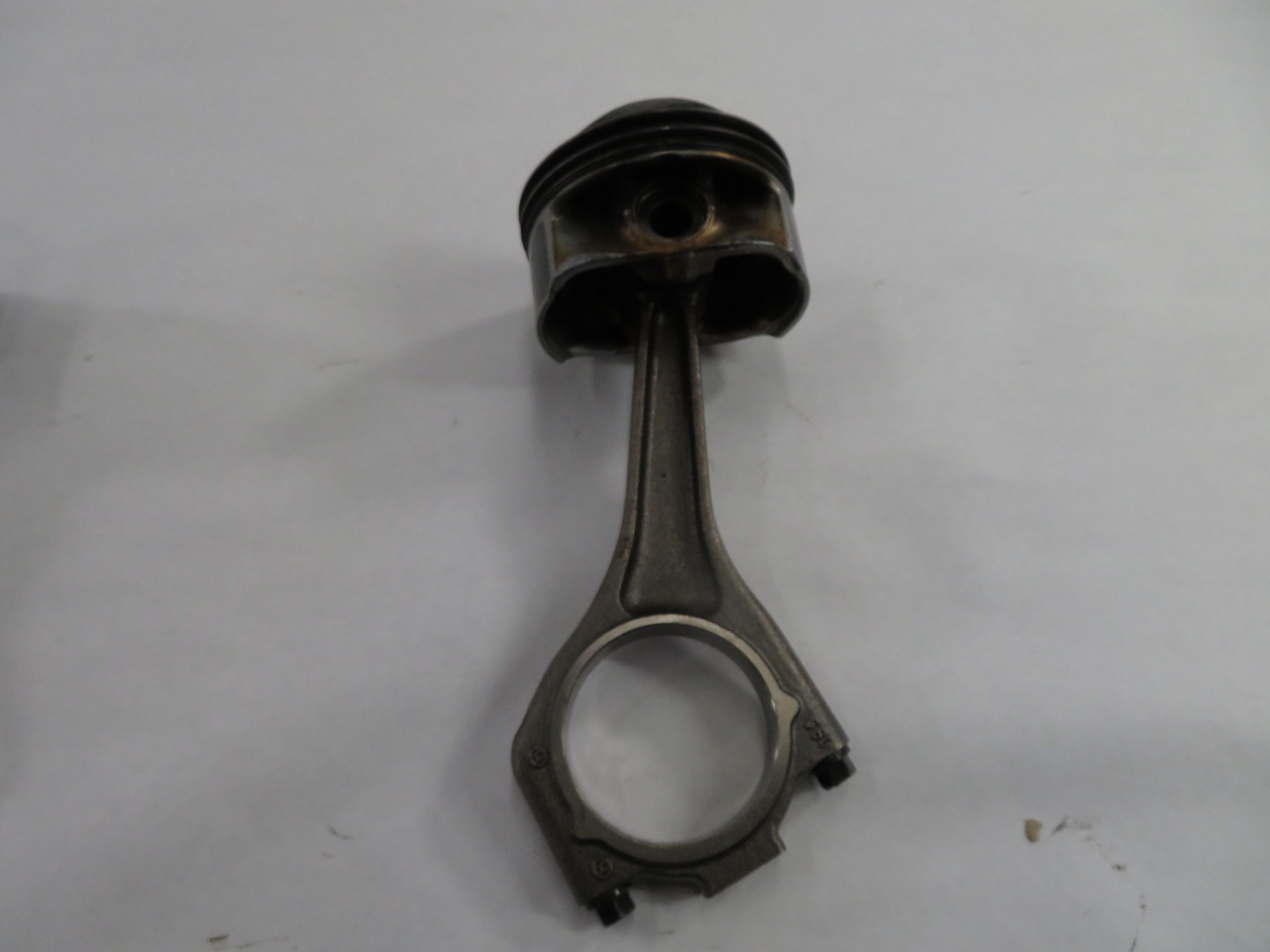 2010 RANGE ROVER (L322) 5.0L AJ133 V8 (NON SUPER ENGINE) RIGHT PISTON w/ ROD — exact item pictured