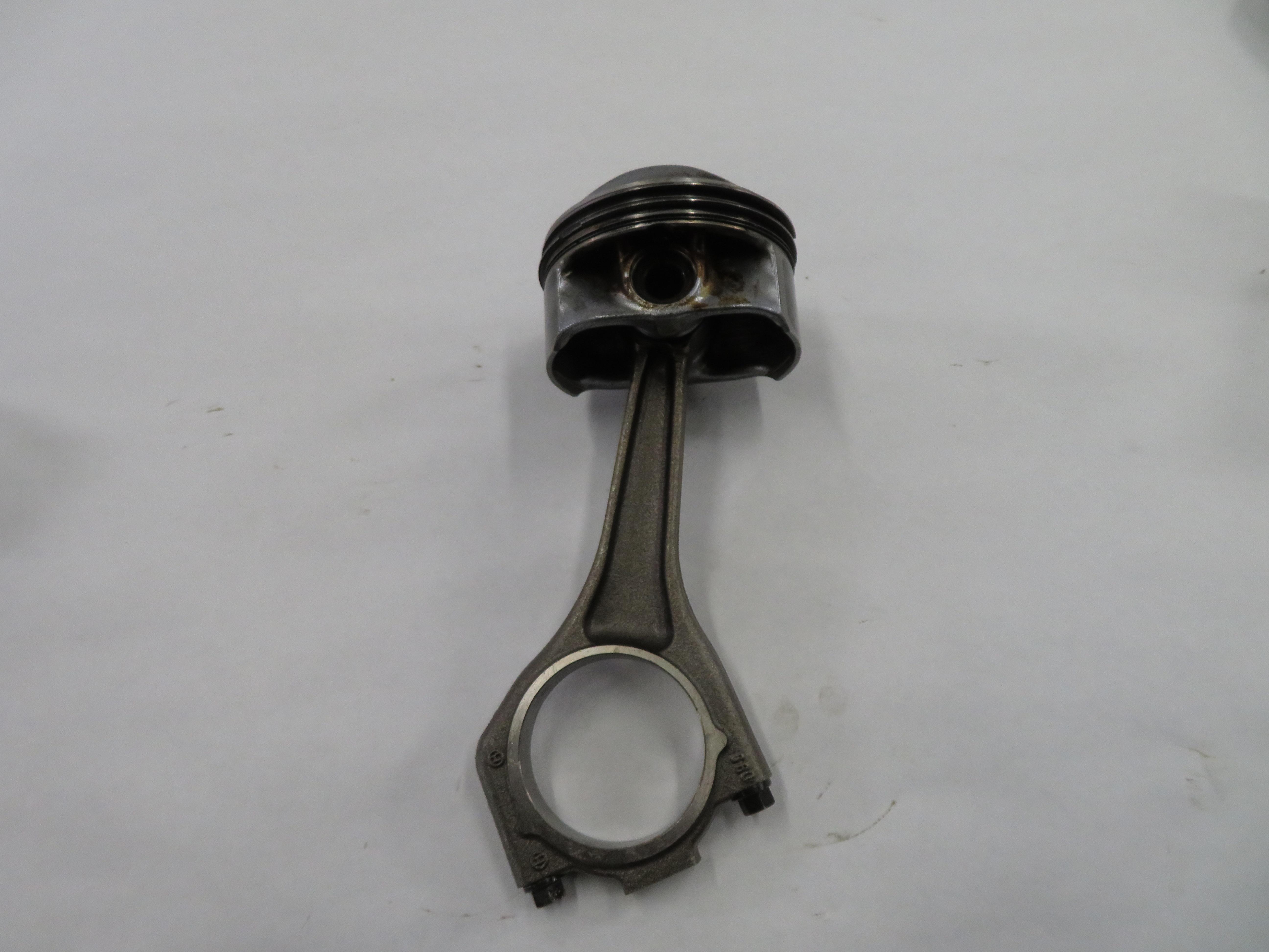 2010 RANGE ROVER (L322) 5.0L AJ133 V8 (NON SUPER ENGINE) RIGHT PISTON w/ ROD — exact item pictured