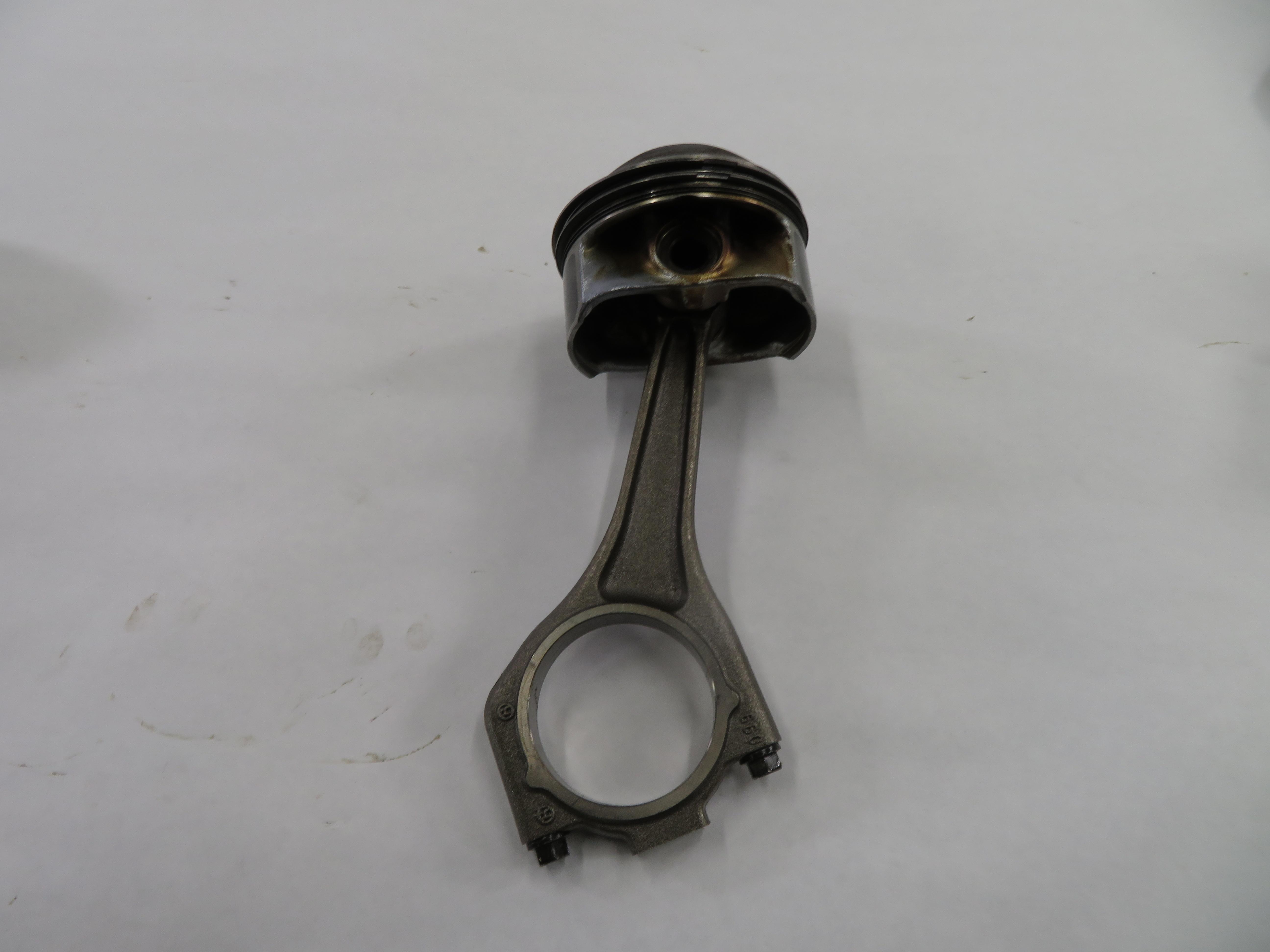 2010 RANGE ROVER (L322) 5.0L AJ133 V8 (NON SUPER ENGINE) LEFT PISTON w/ ROD — exact item pictured
