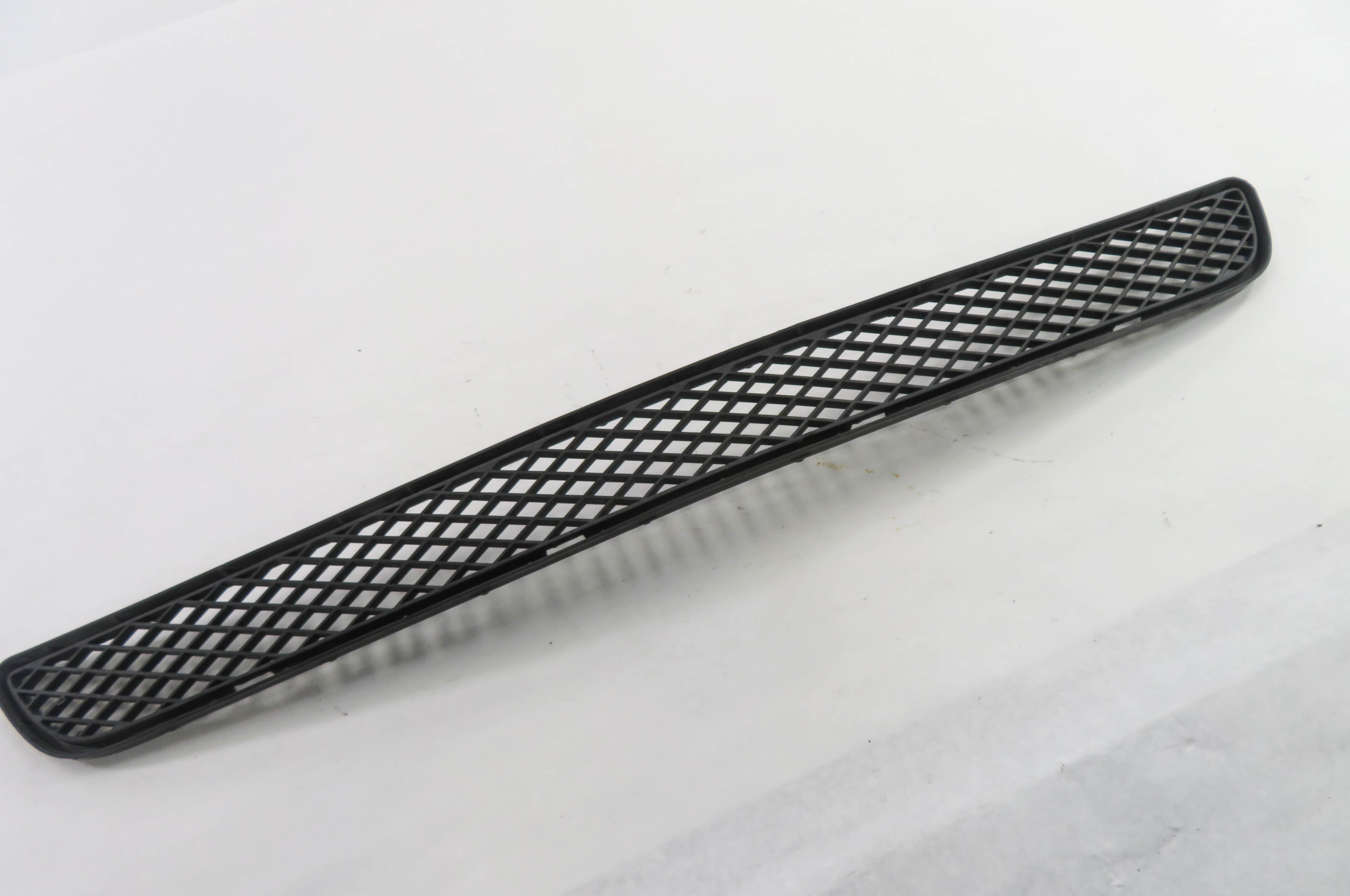 2008 MERCEDES ML320 (W164) FRONT LOWER CENTER BUMPER AIR VENT GRILLE — exact item pictured