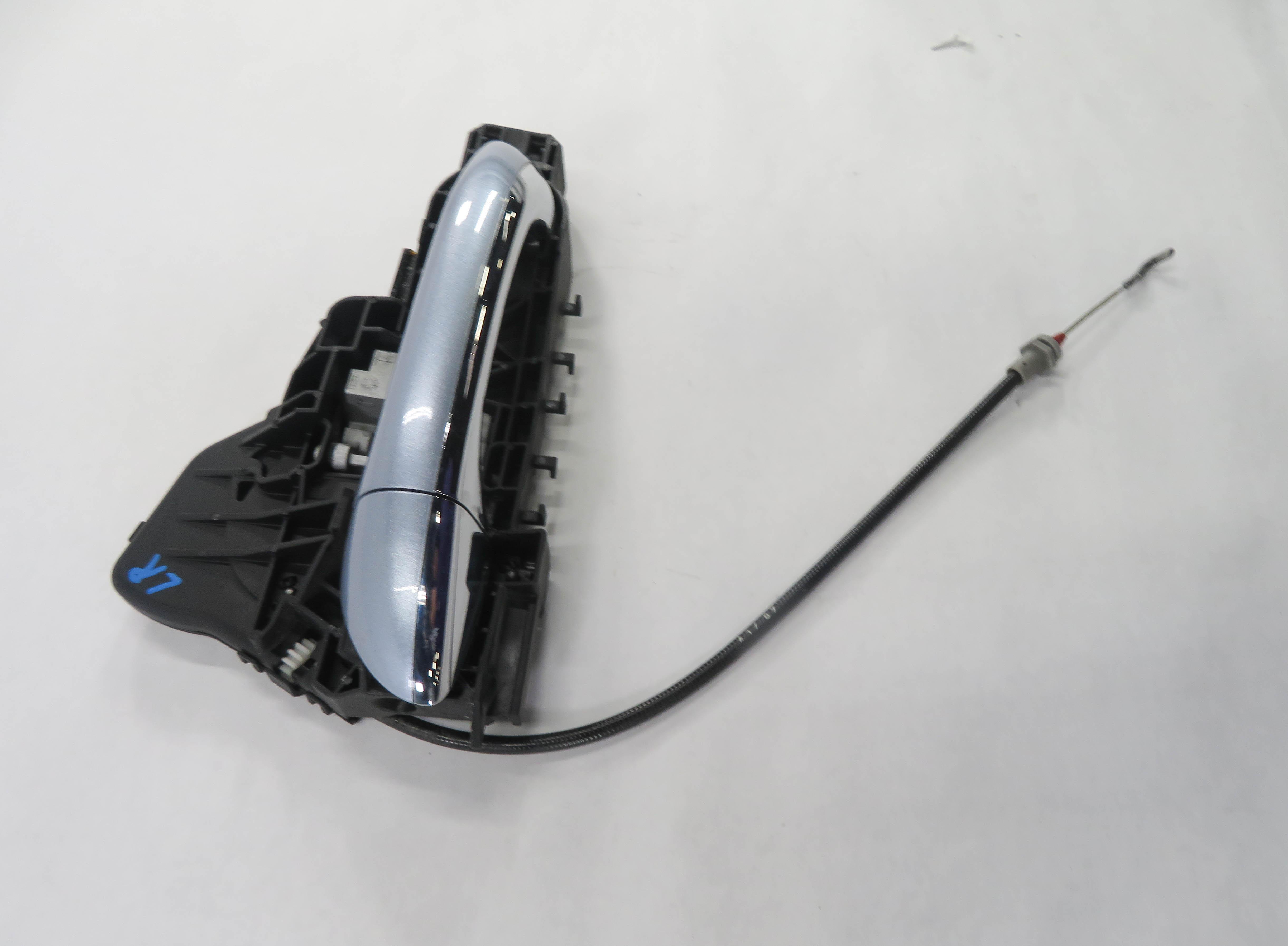 2008 MERCEDES ML320 (W164) LEFT SIDE REAR EXTERIOR DOOR HANDLE (LASURITE BLUE) — exact item pictured
