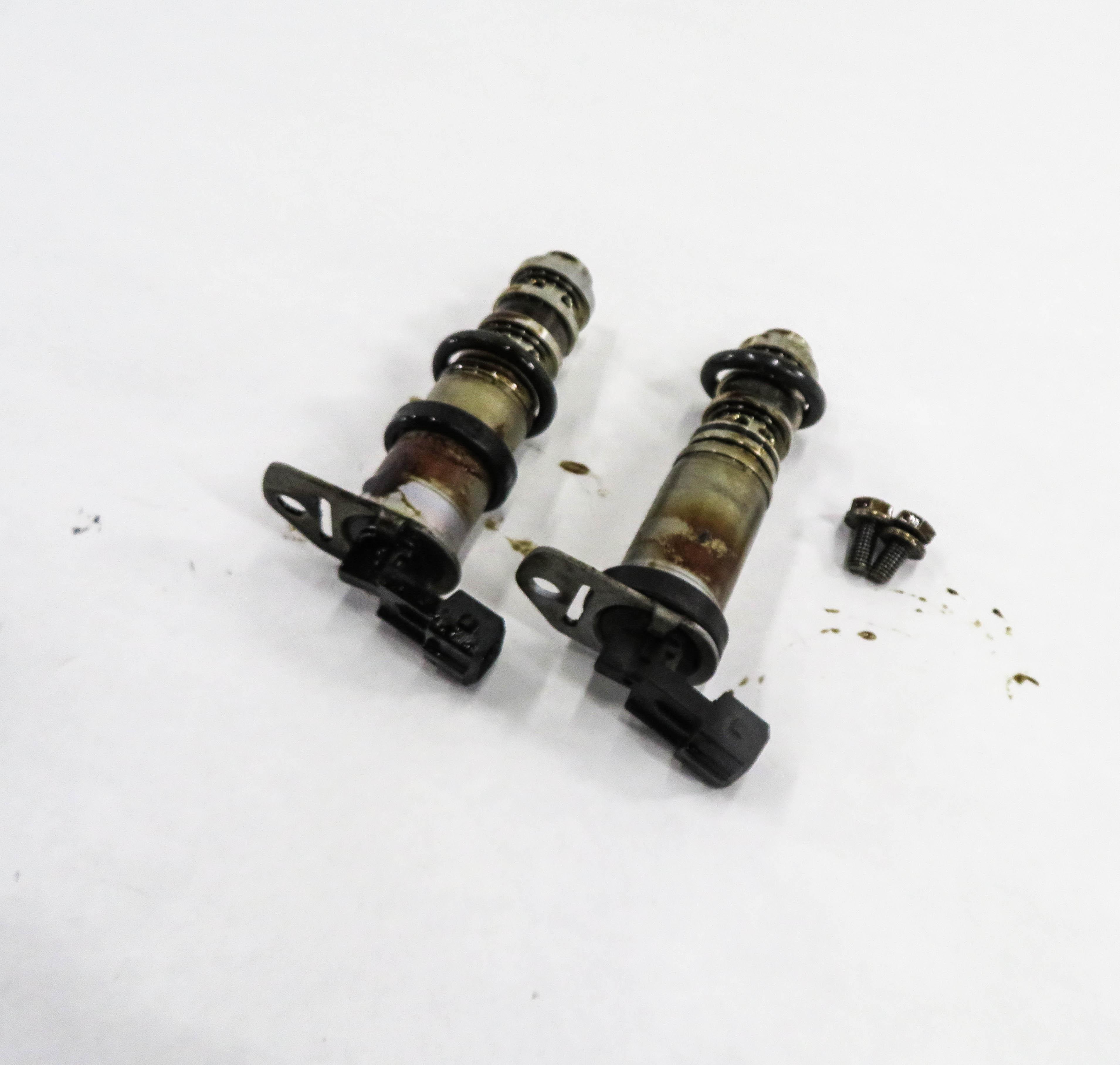 2011 BMW 750i (F01) 4.4L N63 TWIN TURBO ENGINE - VVT VANOS TIMING SOLENOID SET-2 — exact item pictured