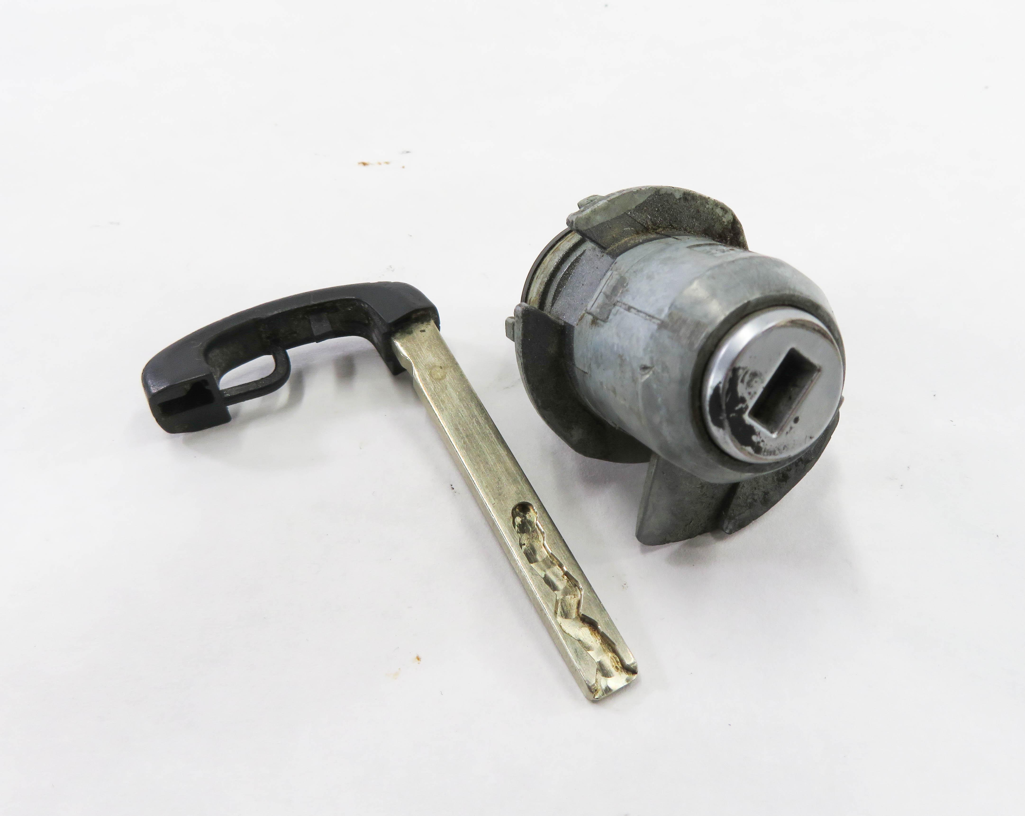 2011 BMW 535i (F10) LEFT FRONT DRIVER DOOR HANDLE LOCK CYLINDER w/ KEY — exact item pictured