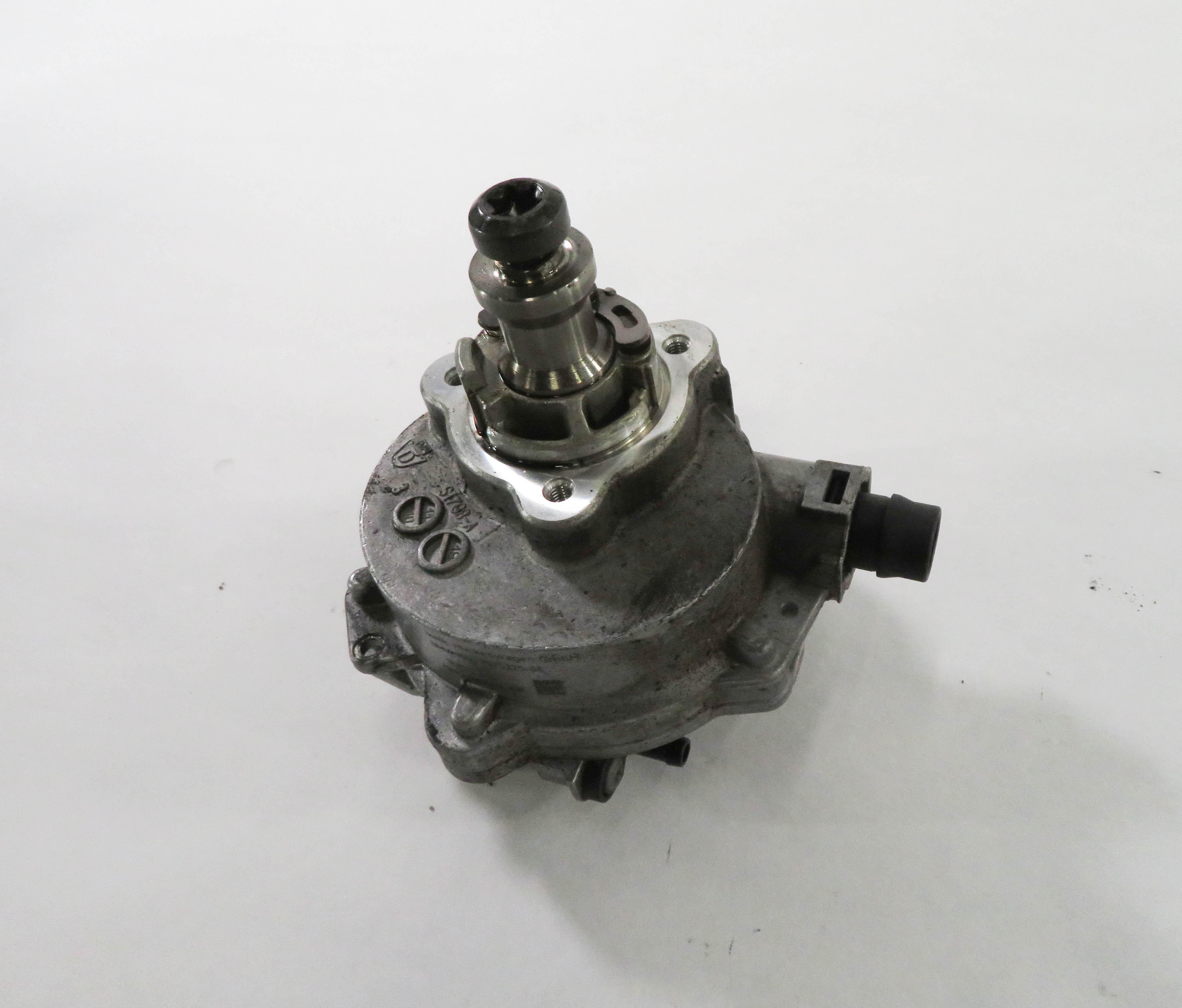 10-12 BMW 135i 335i 535i 640i X3 X5 X6 (E87 E90 E70) 3.0L N55 BRAKE VACUUM PUMP — exact item pictured