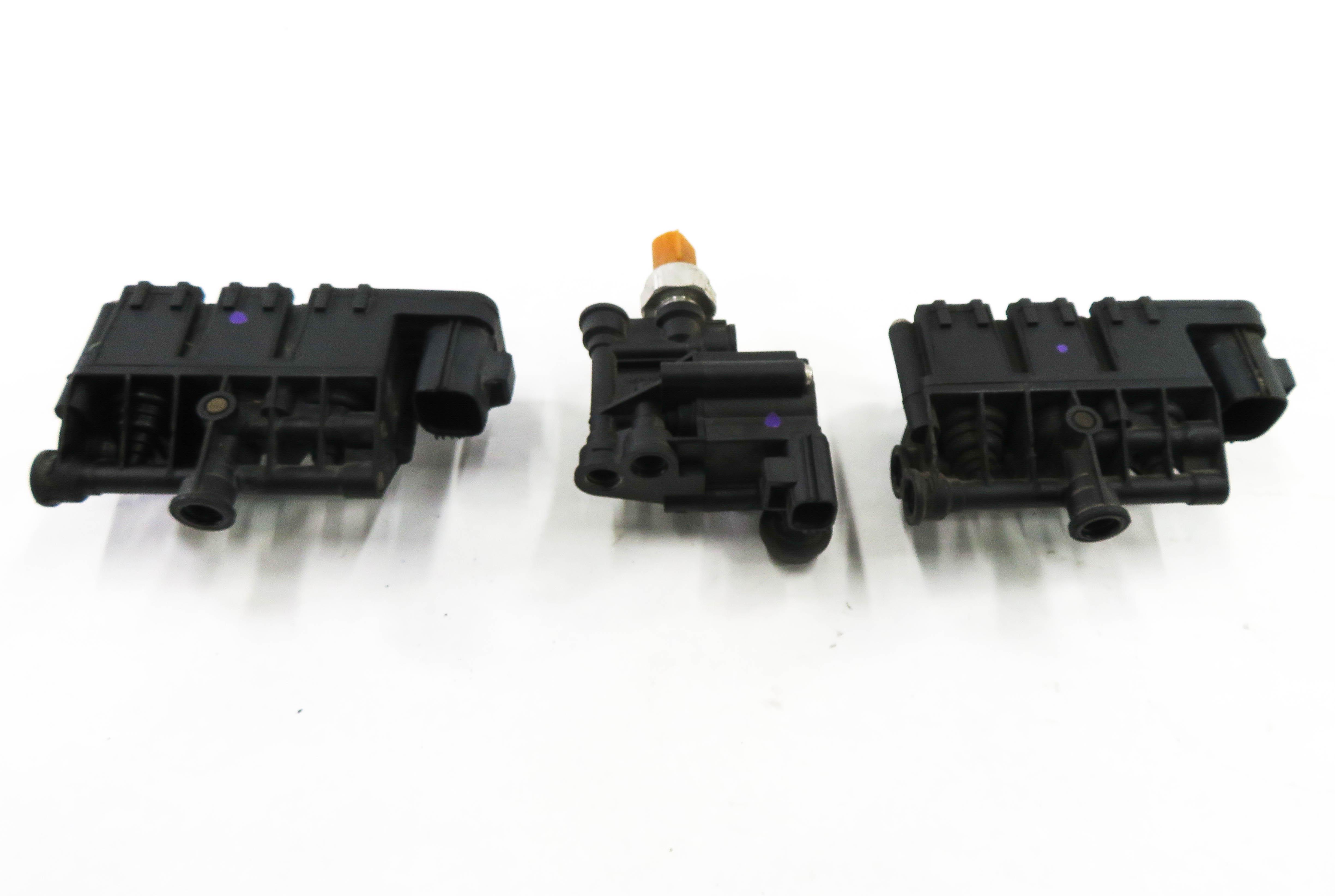 08 RANGE ROVER SPORT (L320) FRONT & REAR AIR SUSPENSION VALVE BLOCK SET-3 — exact item pictured