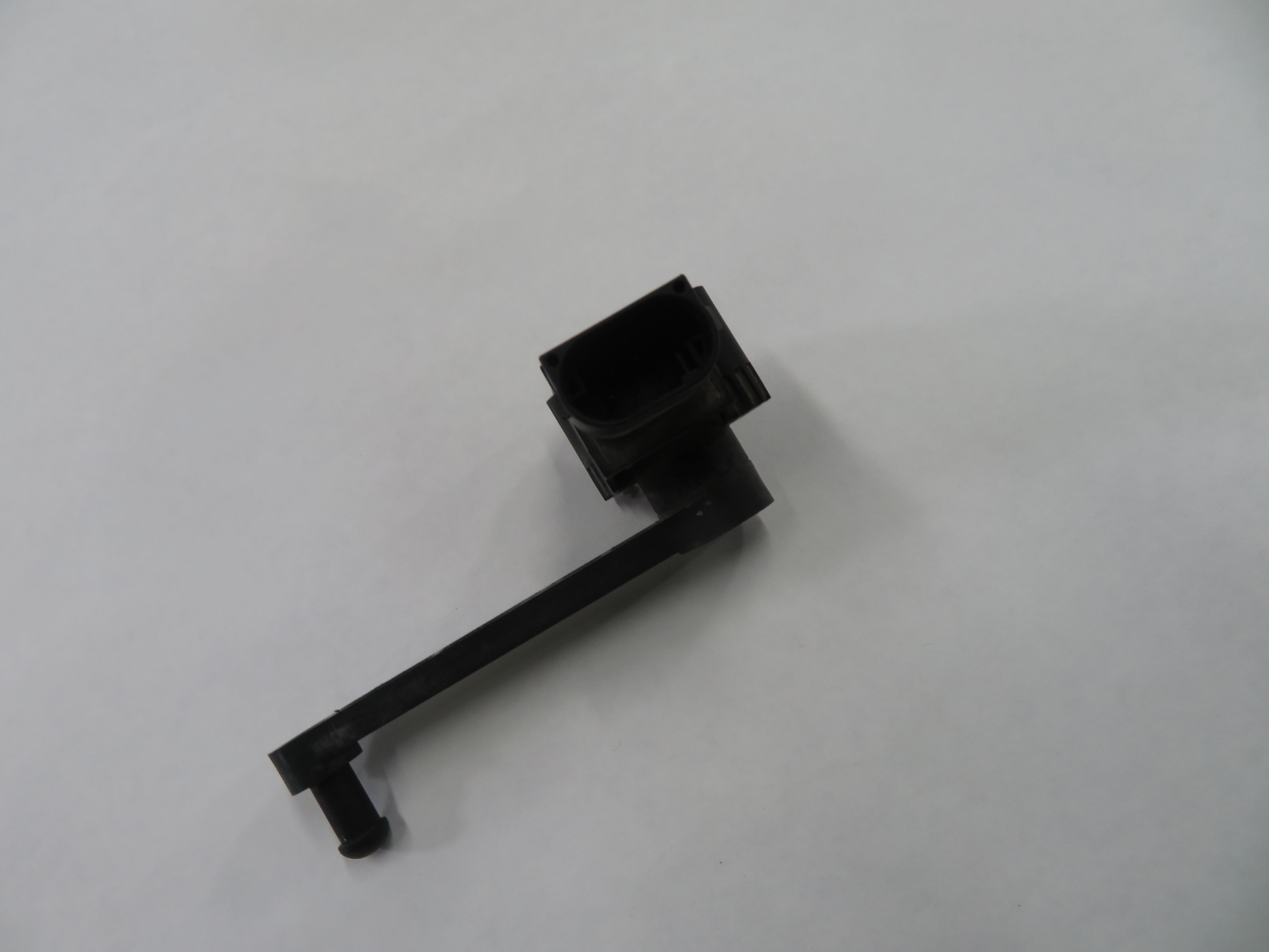 2013 RANGE ROVER SPORT (L320) RIGHT REAR SUSPENSION HEIGHT LEVEL SENSOR — exact item pictured