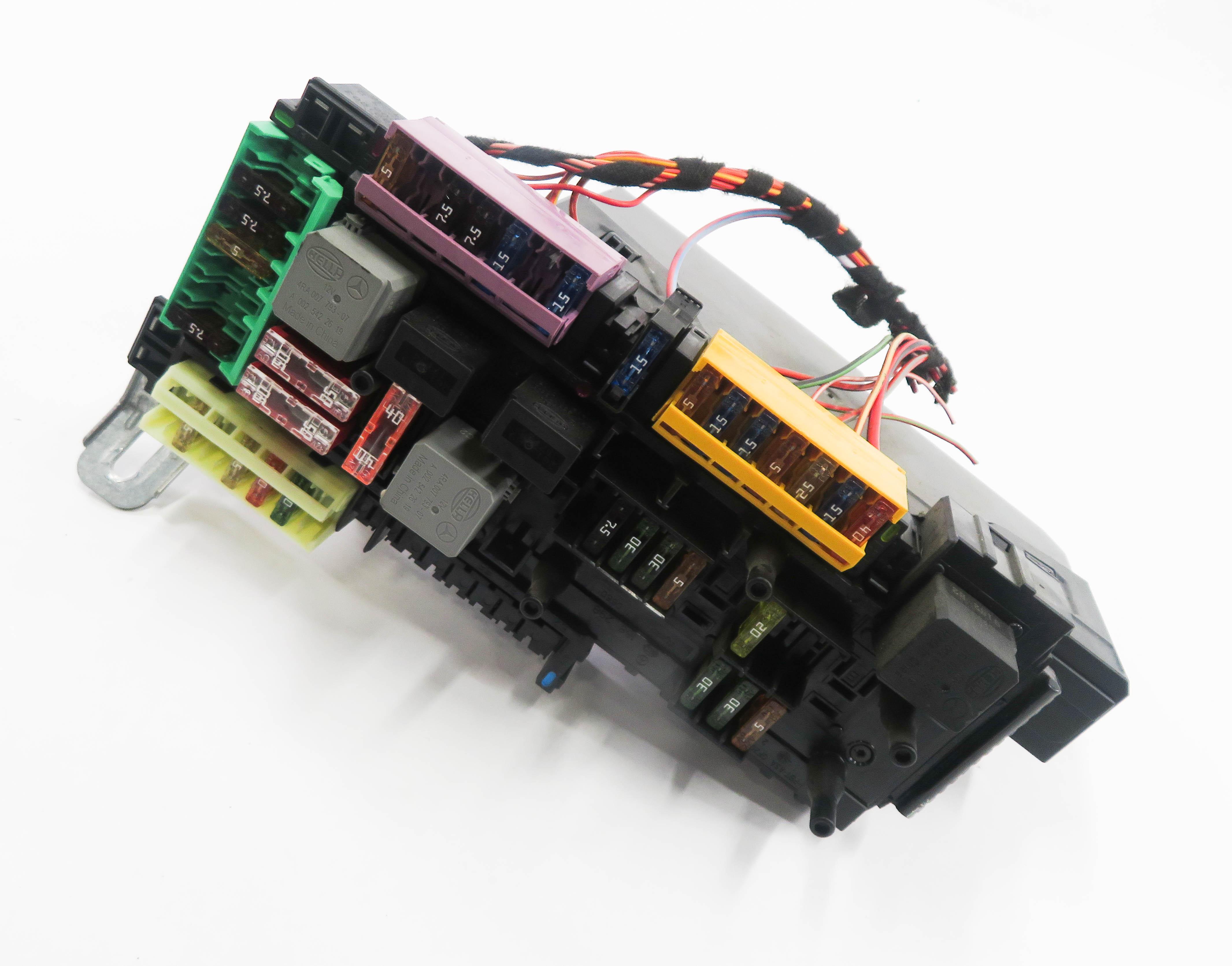 2010 MERCEDES E550 (W212) REAR SIGNAL ACQUISITION CONTROL MODULE FUSE BOX (SAM) — exact item pictured