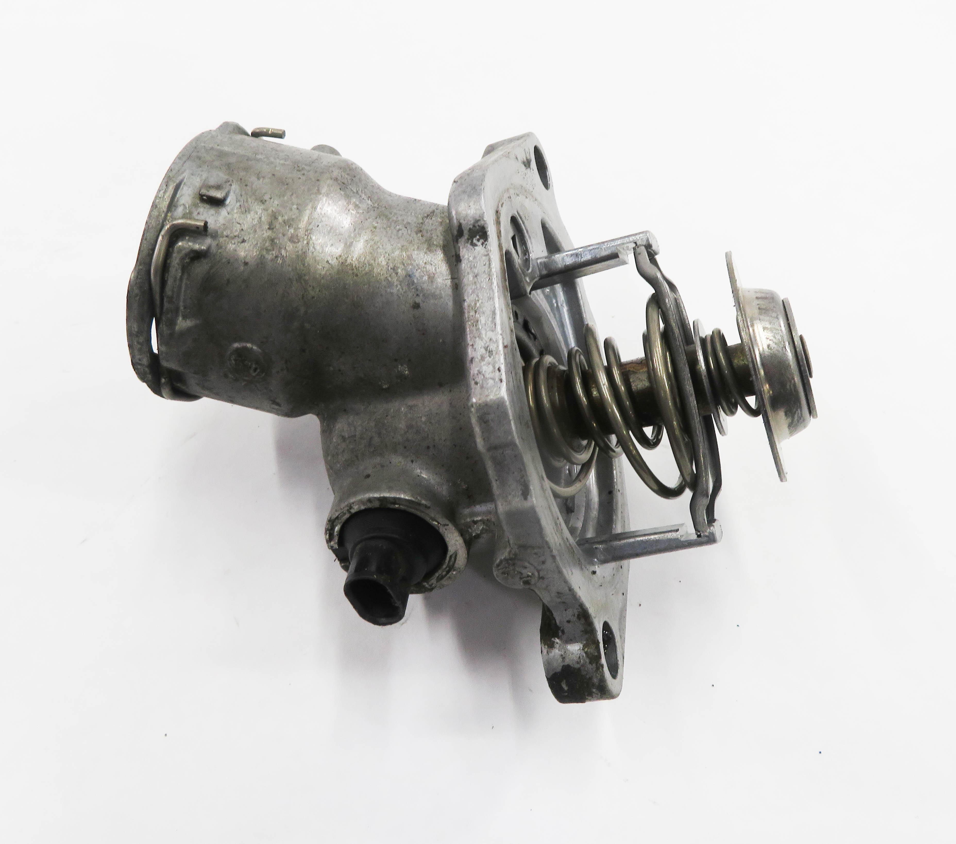 2010 MERCEDES E550 (W212) 5.5L V8 ENGINE - THERMOSTAT HOUSING — exact item pictured