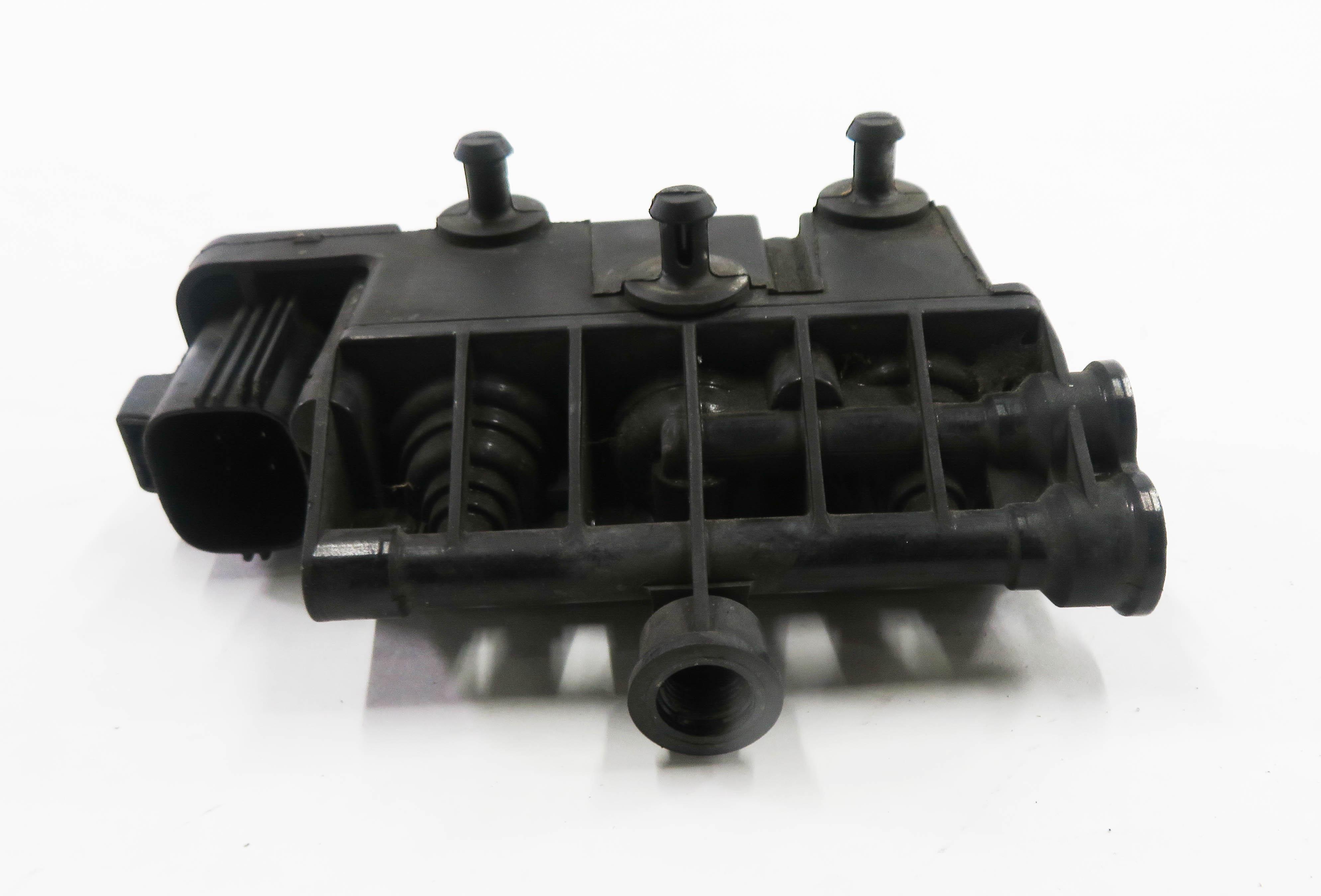 2010 LAND ROVER LR4 - AIR SUSPENSION VALVE BLOCK — exact item pictured