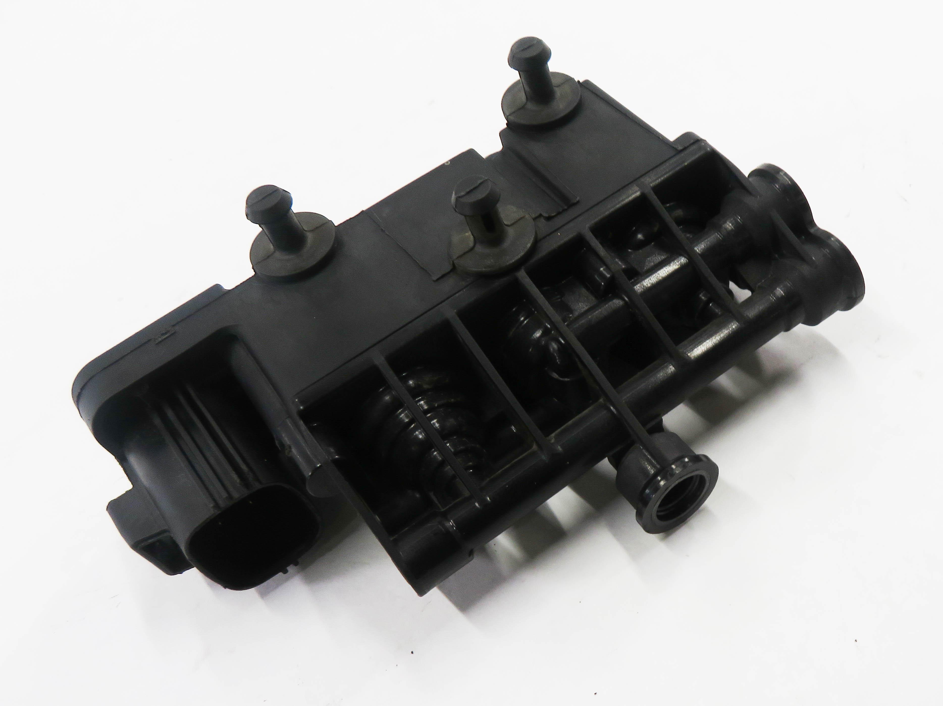 2010 LAND ROVER LR4 - AIR SUSPENSION VALVE BLOCK — exact item pictured