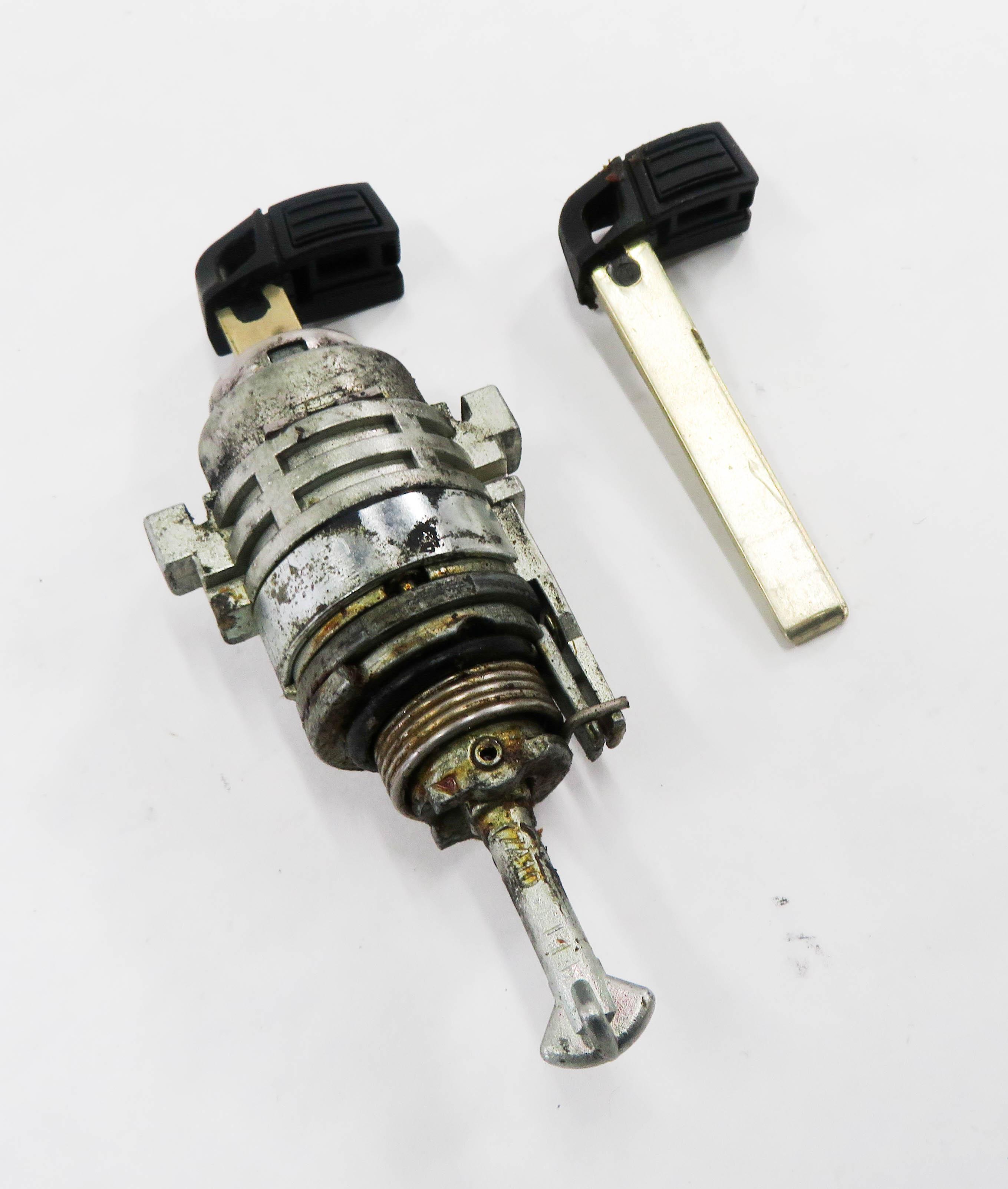 2009 BMW M6 ///M (E63) LEFT FRONT DRIVER DOOR LOCK CYLINDER w/ KEY — exact item pictured