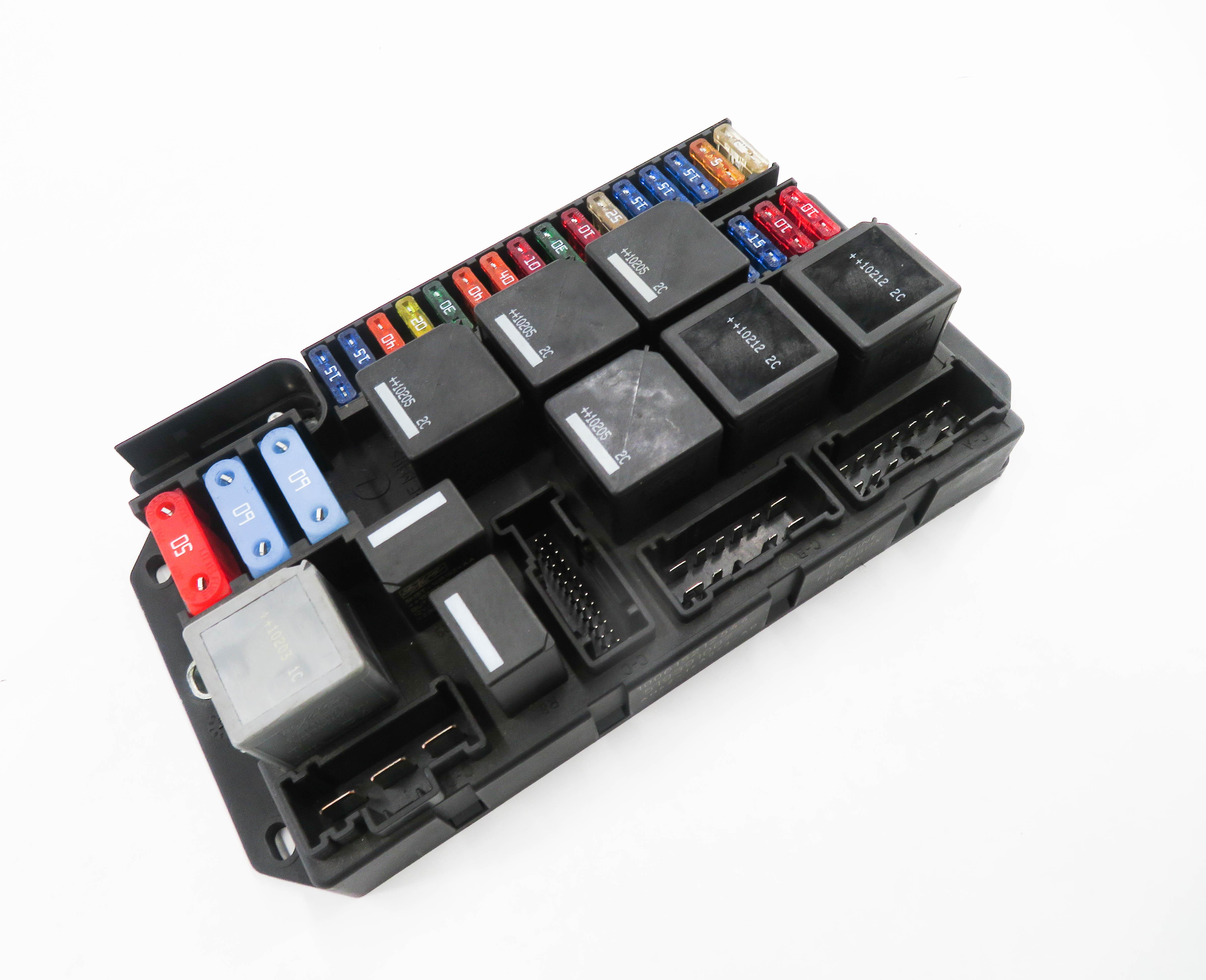 2010-2012 RANGE ROVER (L322) 5.0L SUPERCHARGED ENGINE POWER JUNCTION FUSE BOX — exact item pictured