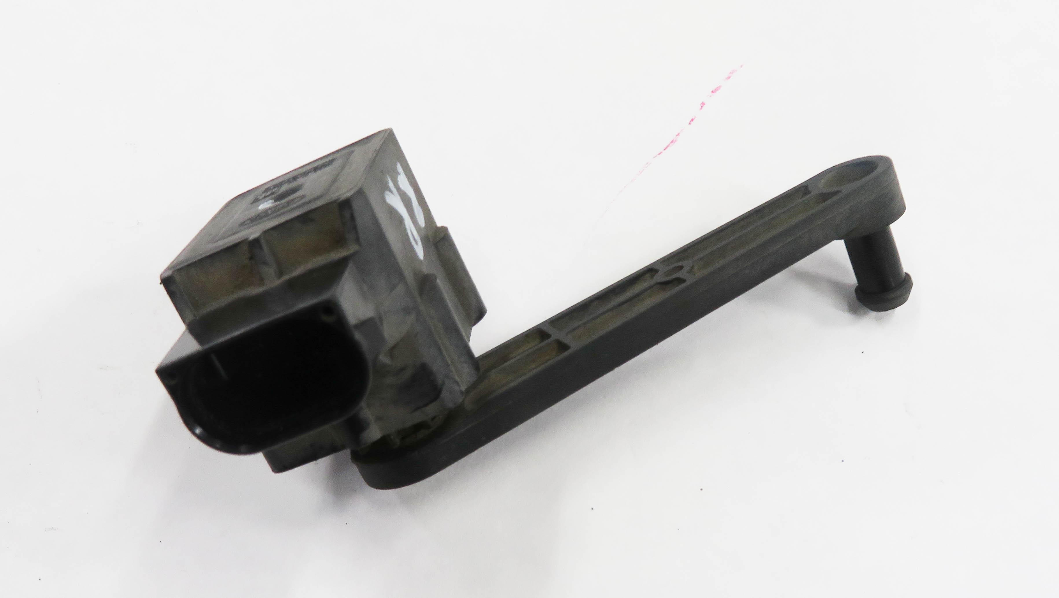06 RANGE ROVER SPORT (L320) RIGHT PASSENGER REAR SUSPENSION HEIGHT LEVEL SENSOR — exact item pictured